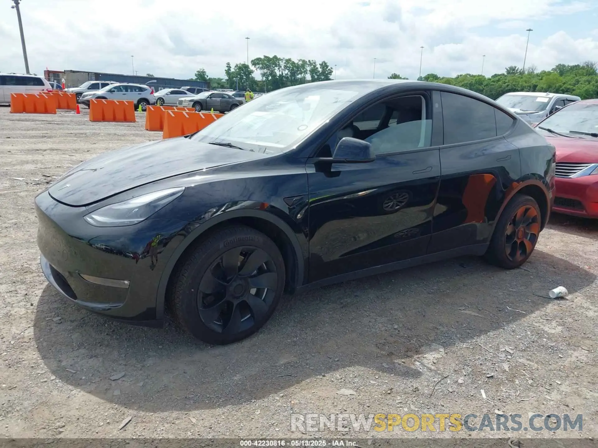 2 Photograph of a damaged car 7SAYGDEE8PF919057 TESLA MODEL Y 2023