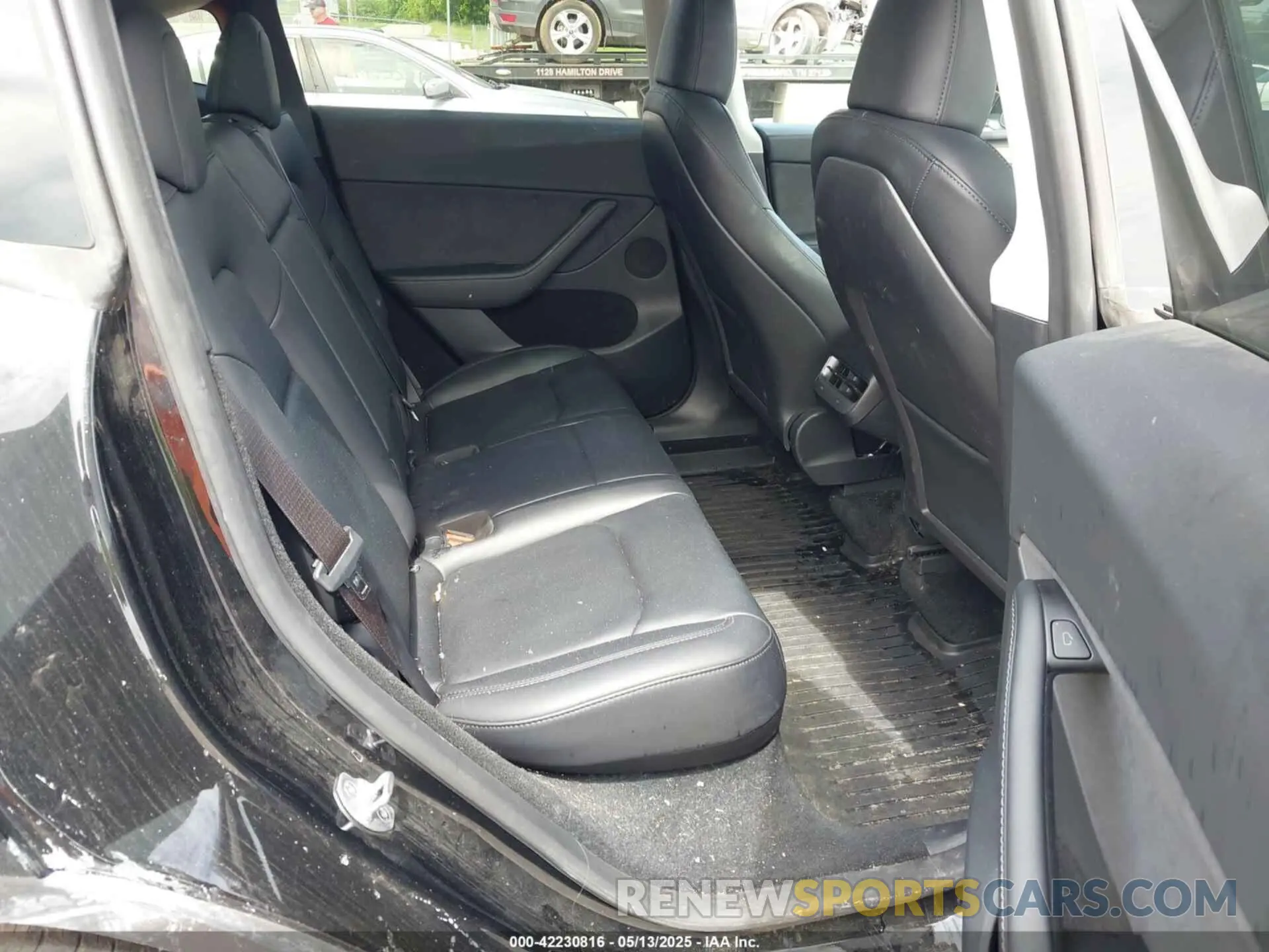 8 Photograph of a damaged car 7SAYGDEE8PF919057 TESLA MODEL Y 2023