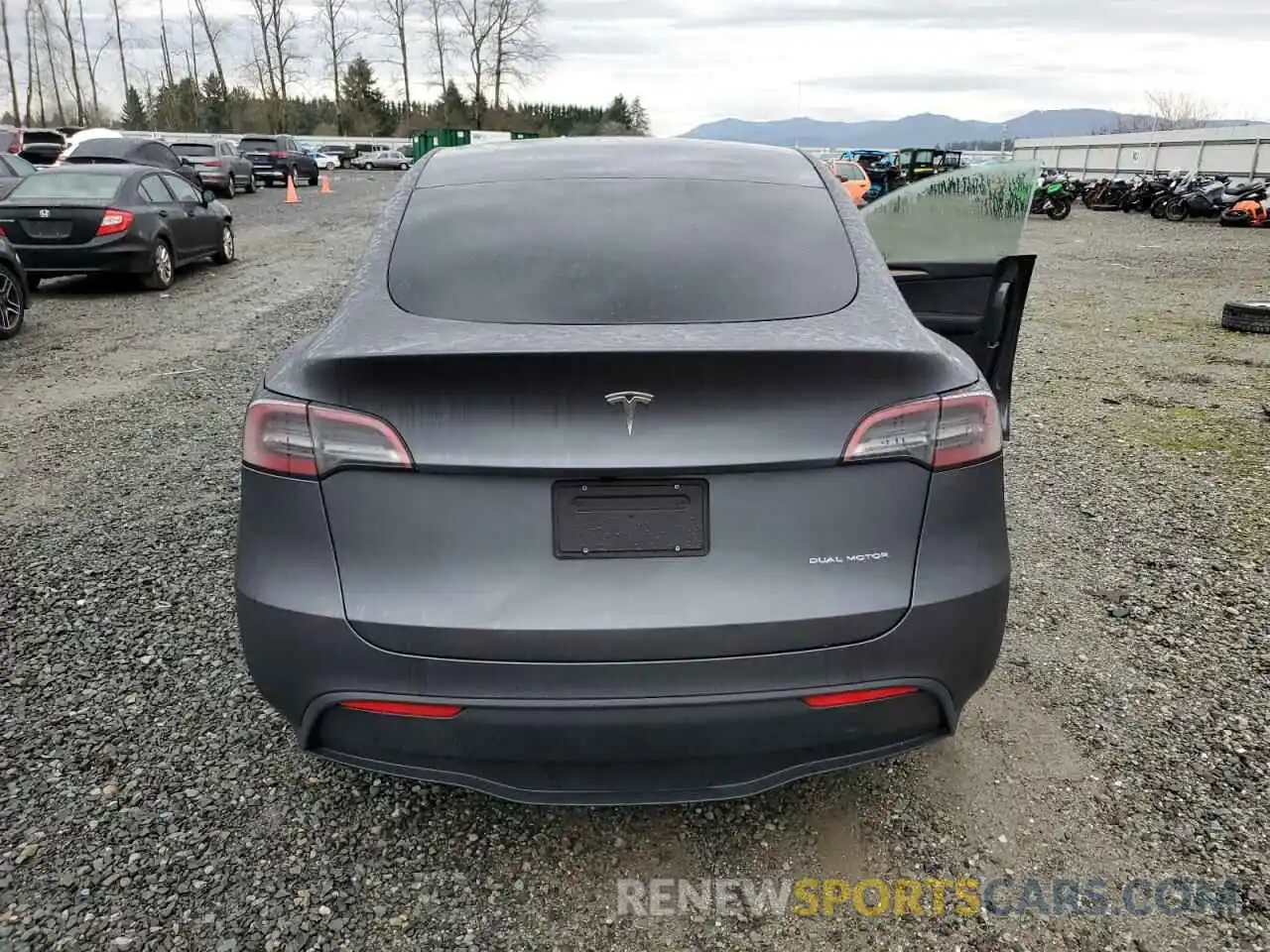 6 Photograph of a damaged car 7SAYGDEE8PF927644 TESLA MODEL Y 2023