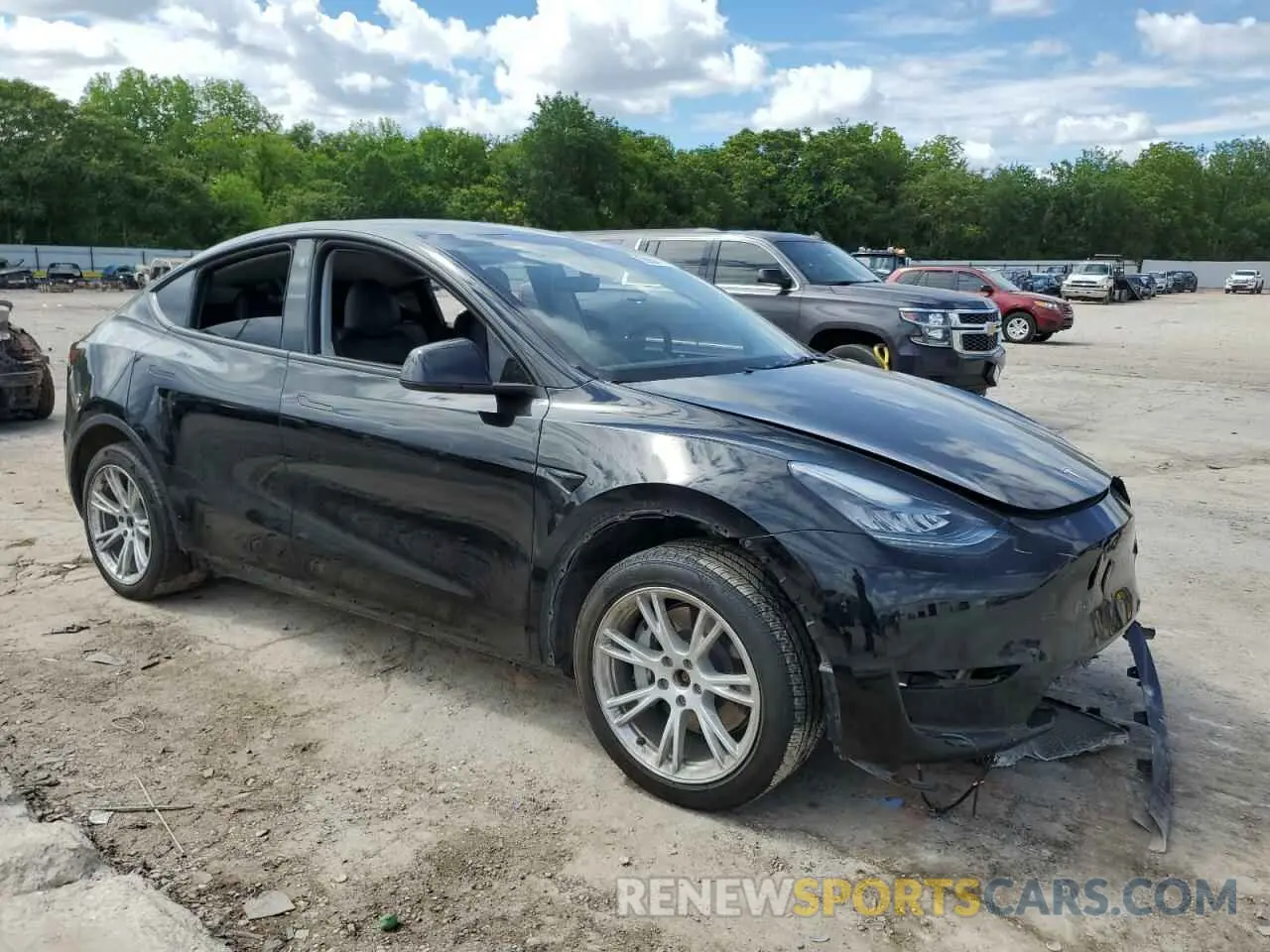4 Photograph of a damaged car 7SAYGDEE9PA025940 TESLA MODEL Y 2023