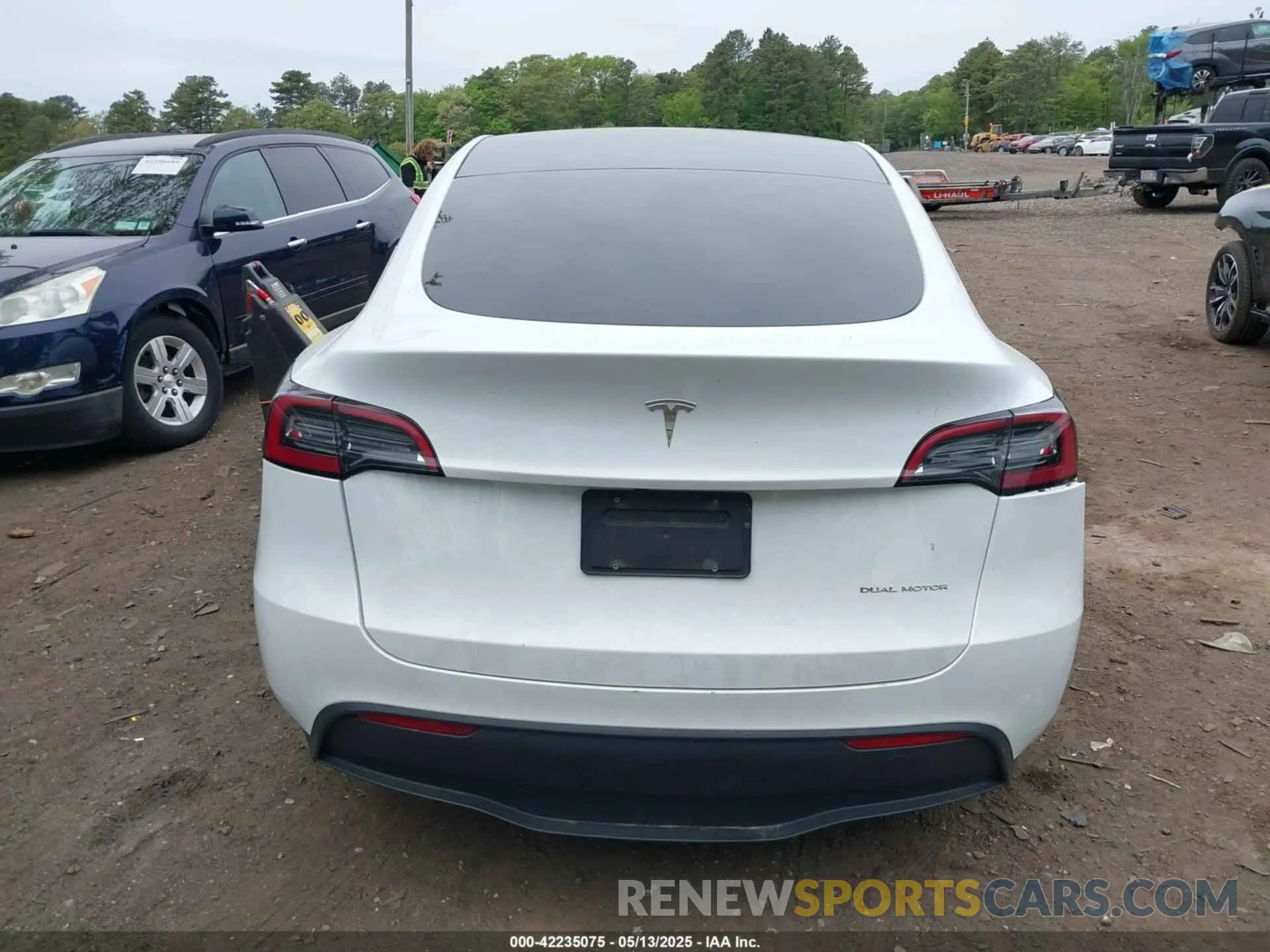 15 Photograph of a damaged car 7SAYGDEE9PA038770 TESLA MODEL Y 2023
