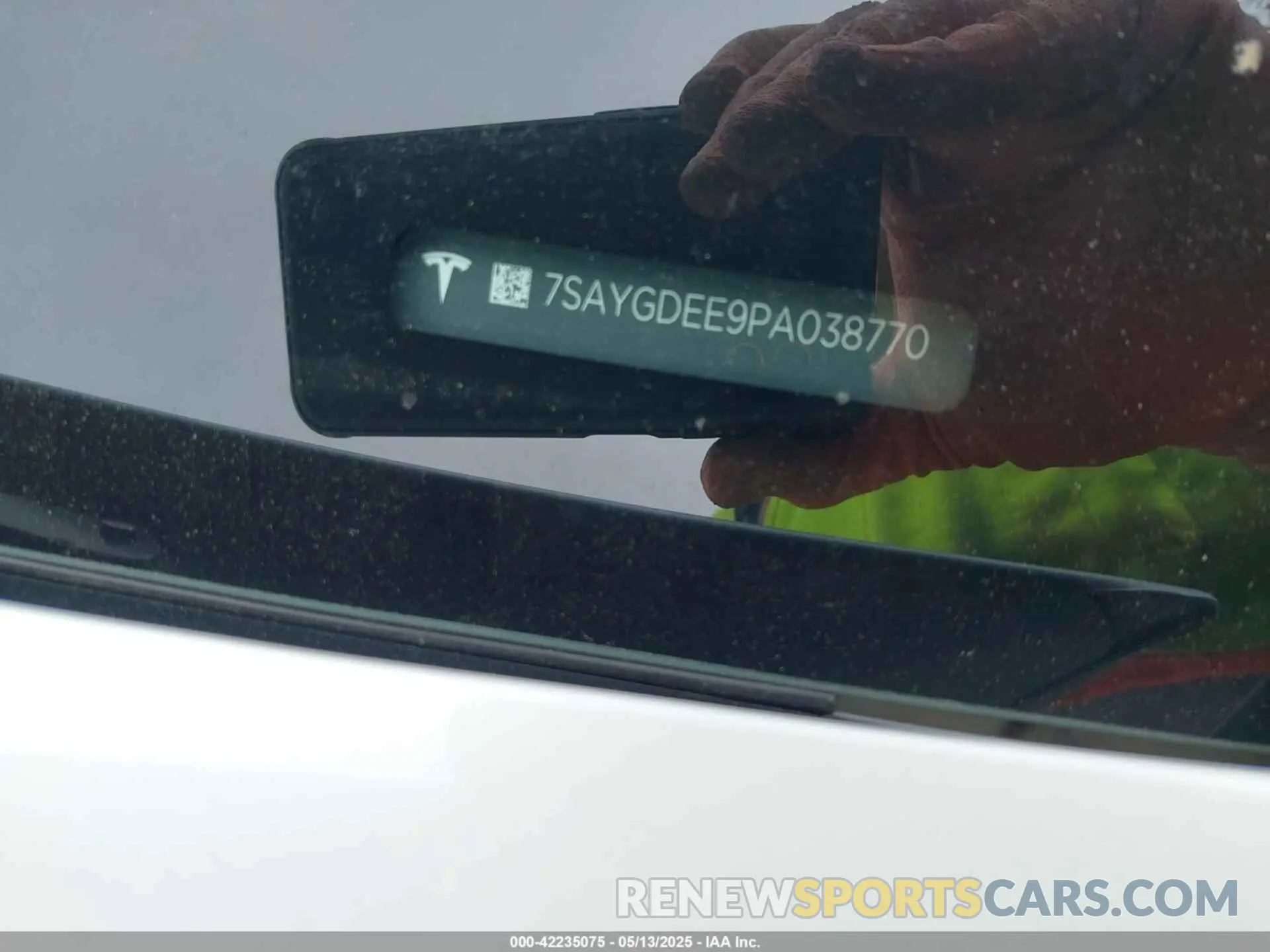 18 Photograph of a damaged car 7SAYGDEE9PA038770 TESLA MODEL Y 2023