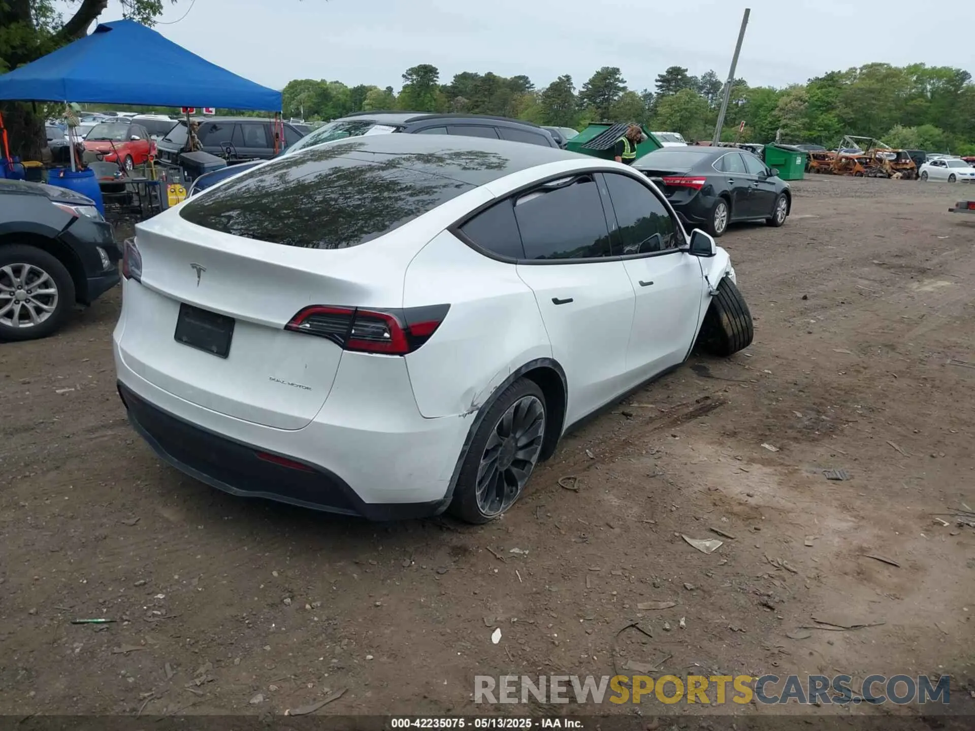 4 Photograph of a damaged car 7SAYGDEE9PA038770 TESLA MODEL Y 2023