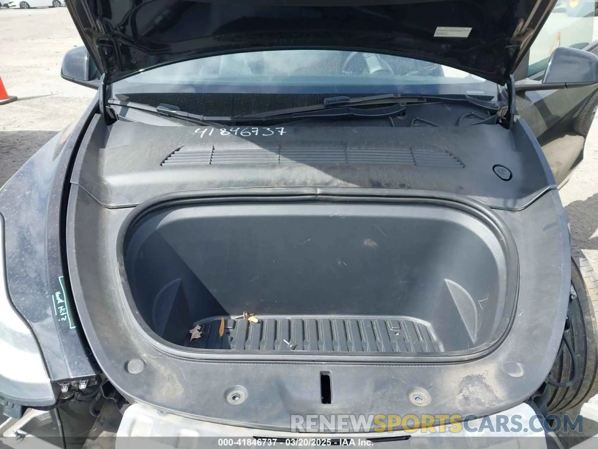 10 Photograph of a damaged car 7SAYGDEE9PA051535 TESLA MODEL Y 2023