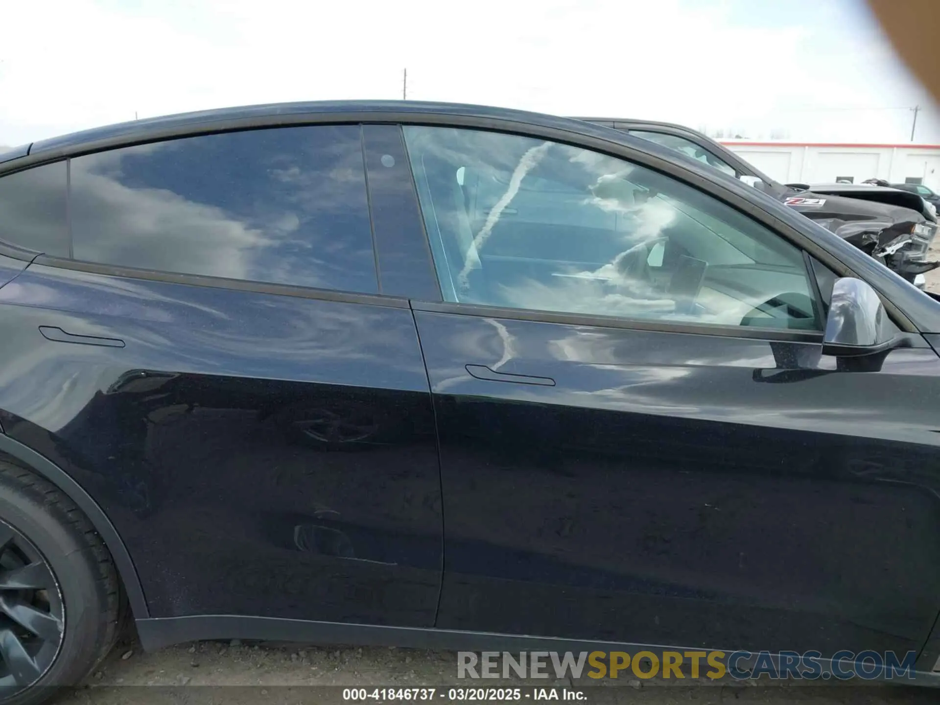 13 Photograph of a damaged car 7SAYGDEE9PA051535 TESLA MODEL Y 2023
