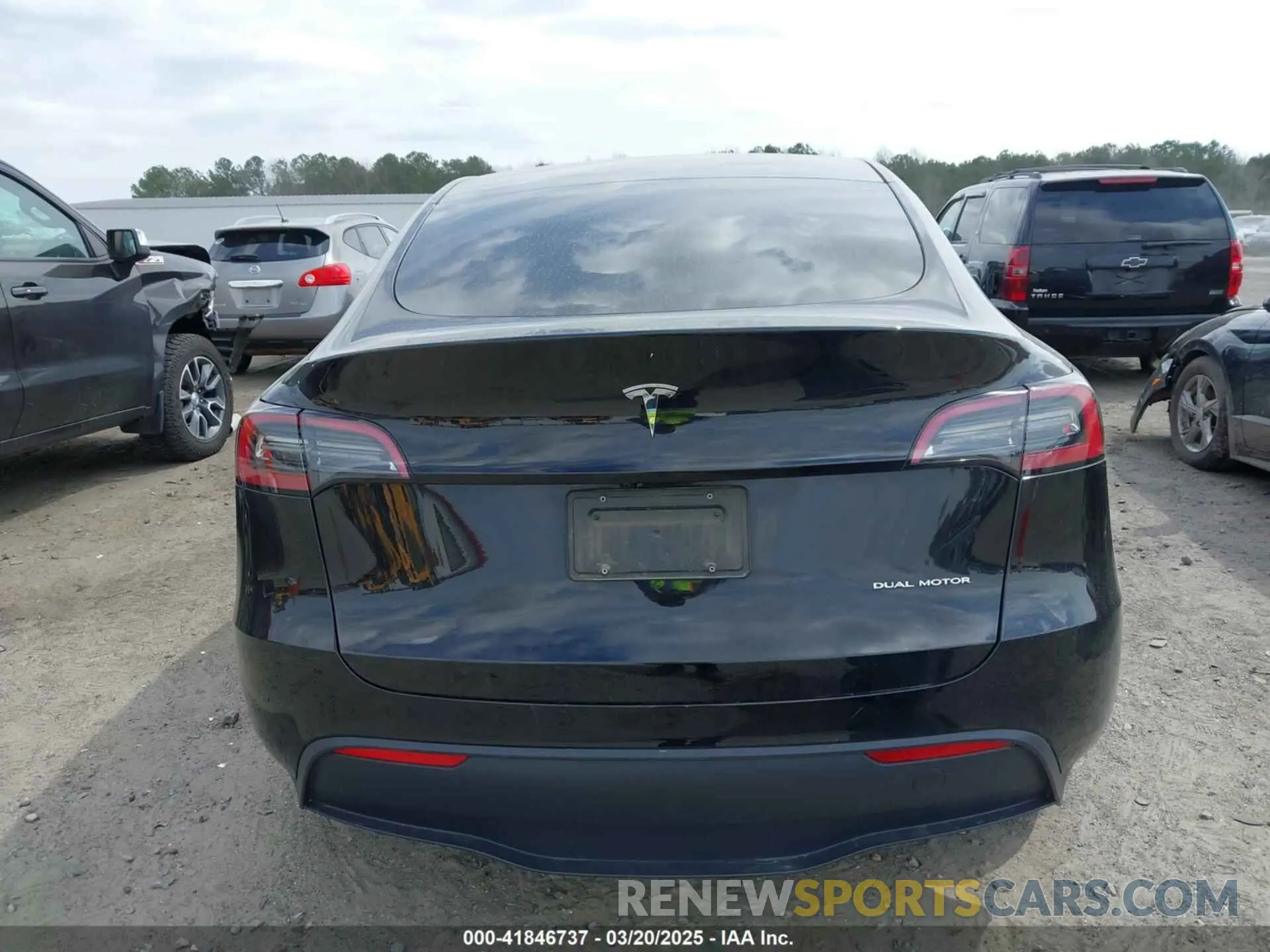 16 Photograph of a damaged car 7SAYGDEE9PA051535 TESLA MODEL Y 2023