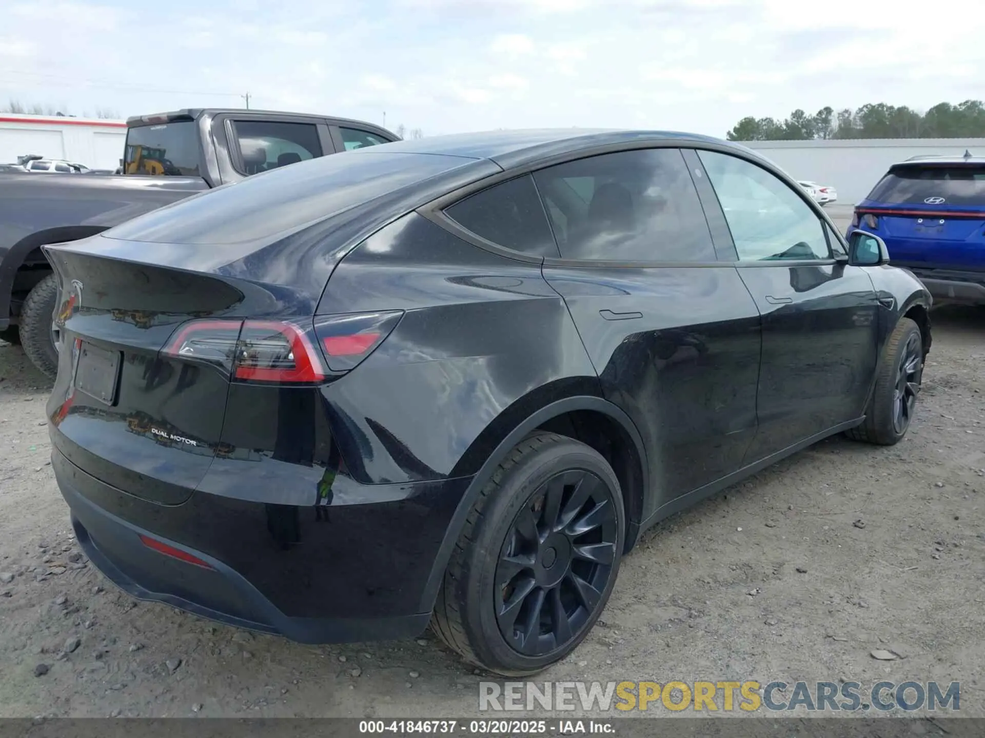 4 Photograph of a damaged car 7SAYGDEE9PA051535 TESLA MODEL Y 2023