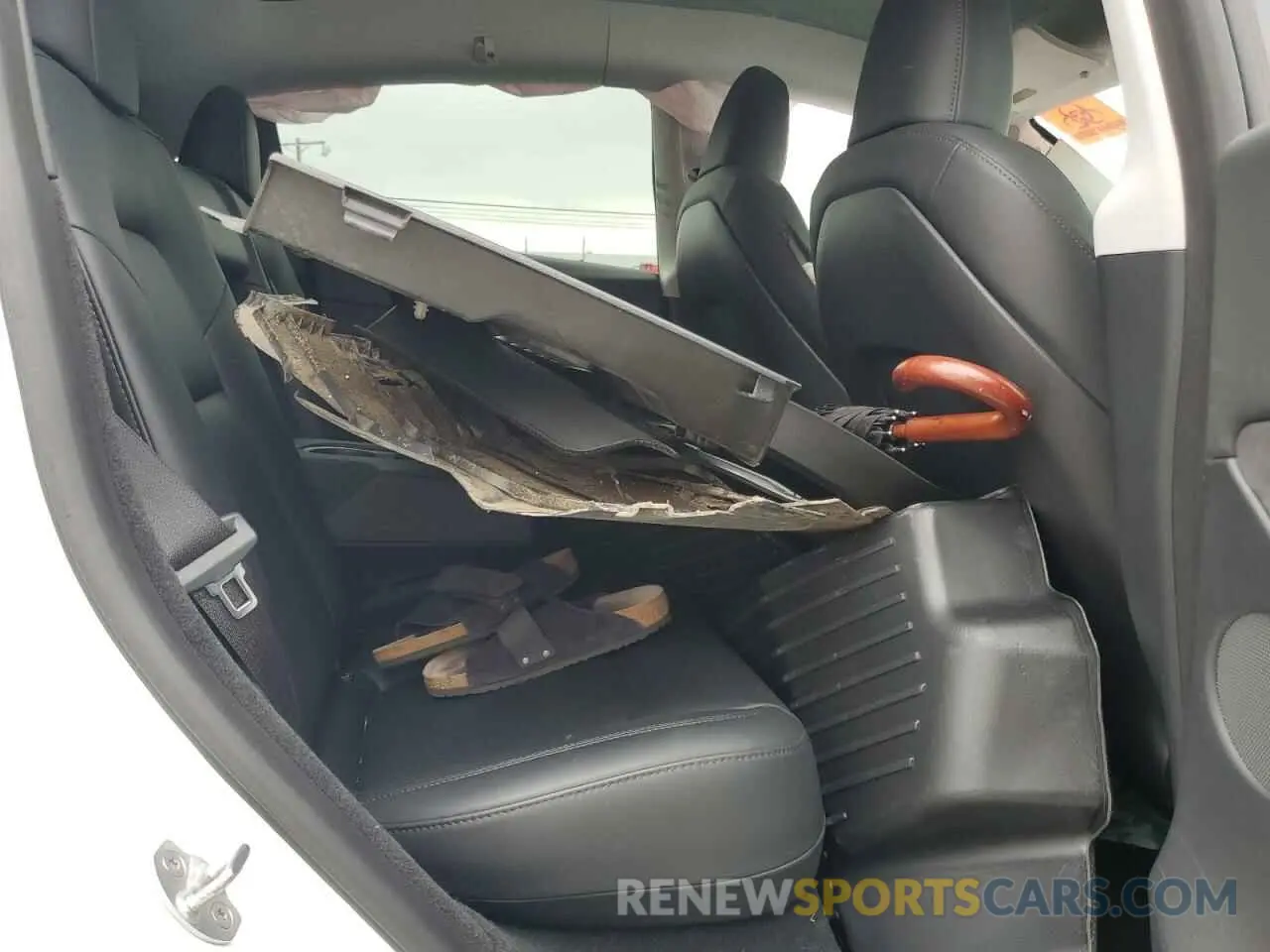 10 Photograph of a damaged car 7SAYGDEE9PA070232 TESLA MODEL Y 2023