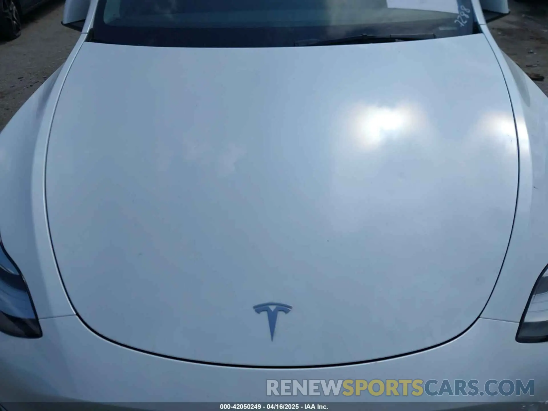 10 Photograph of a damaged car 7SAYGDEE9PA117288 TESLA MODEL Y 2023