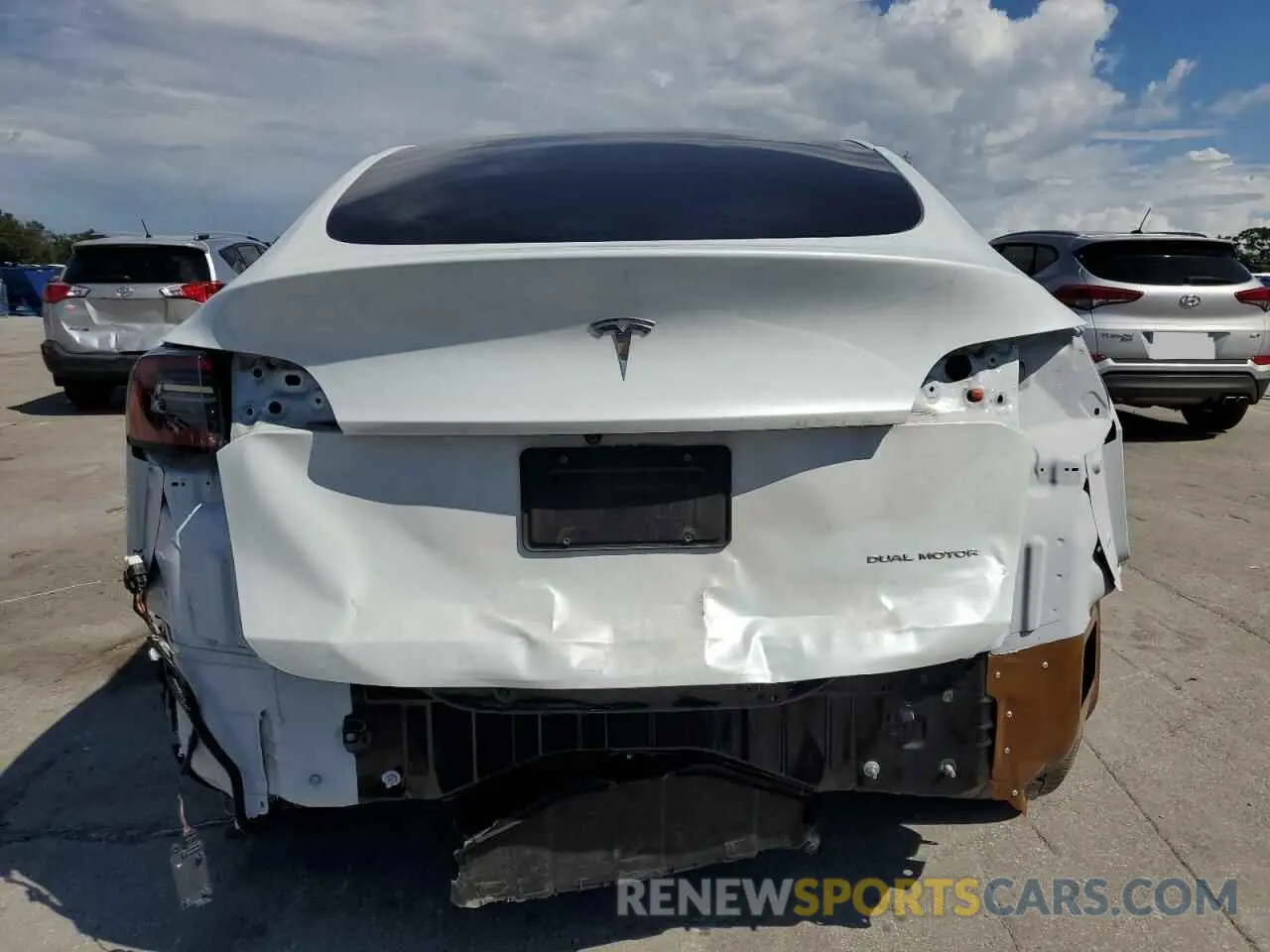 6 Photograph of a damaged car 7SAYGDEE9PA124113 TESLA MODEL Y 2023