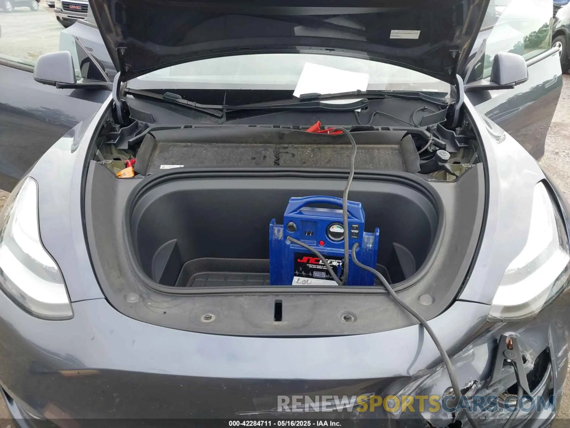 10 Photograph of a damaged car 7SAYGDEE9PA130624 TESLA MODEL Y 2023