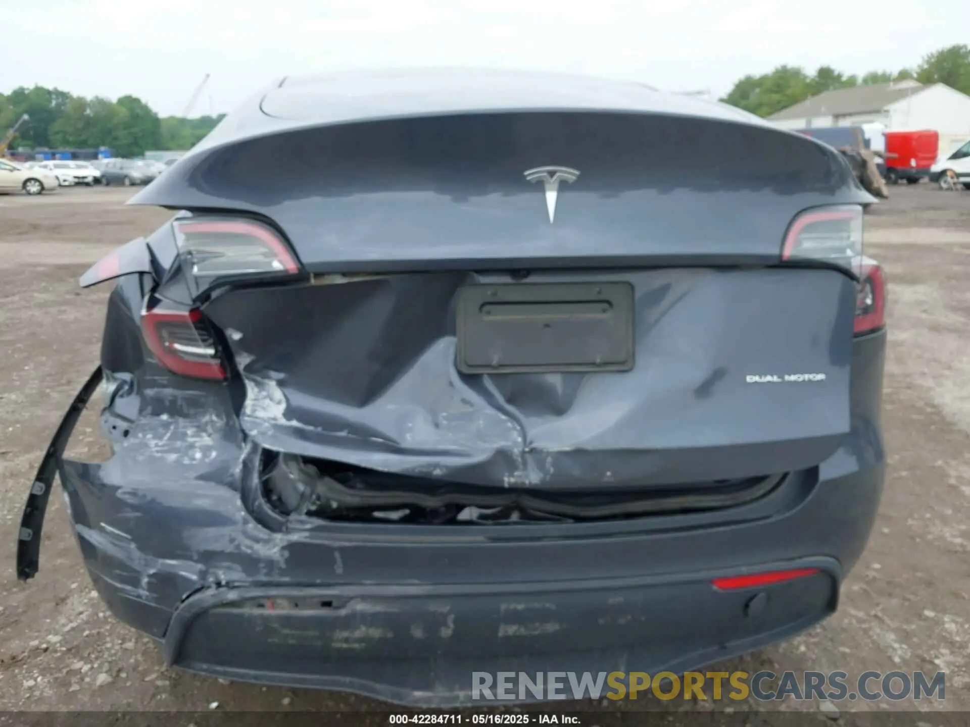 16 Photograph of a damaged car 7SAYGDEE9PA130624 TESLA MODEL Y 2023