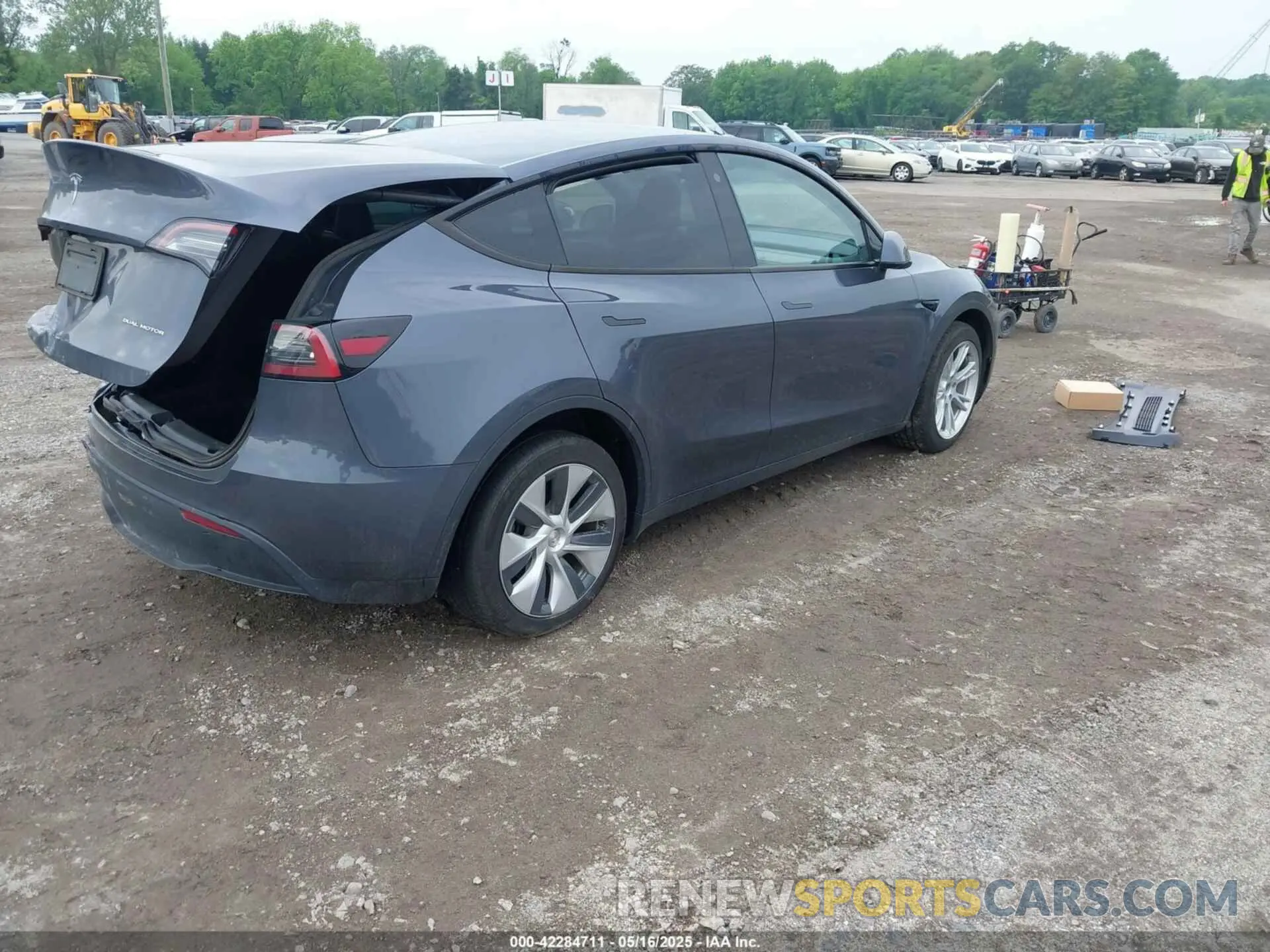 4 Photograph of a damaged car 7SAYGDEE9PA130624 TESLA MODEL Y 2023
