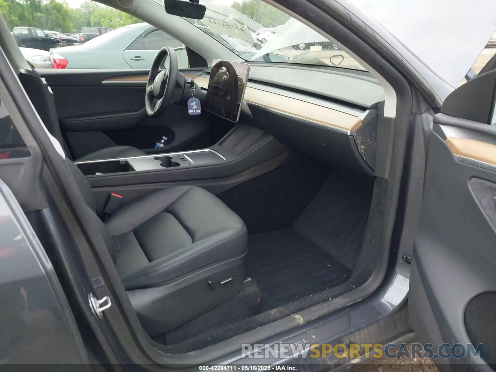 5 Photograph of a damaged car 7SAYGDEE9PA130624 TESLA MODEL Y 2023