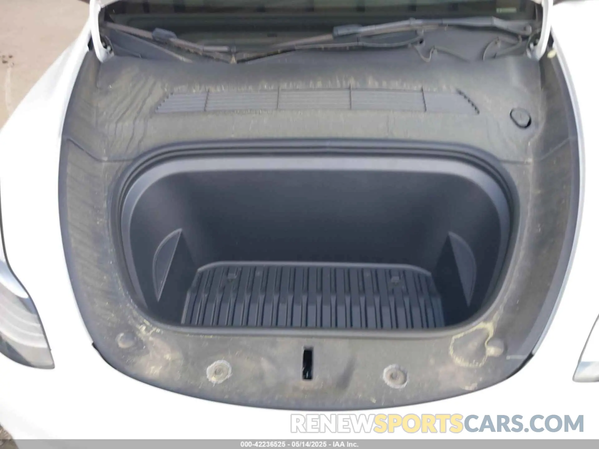 10 Photograph of a damaged car 7SAYGDEE9PA155071 TESLA MODEL Y 2023