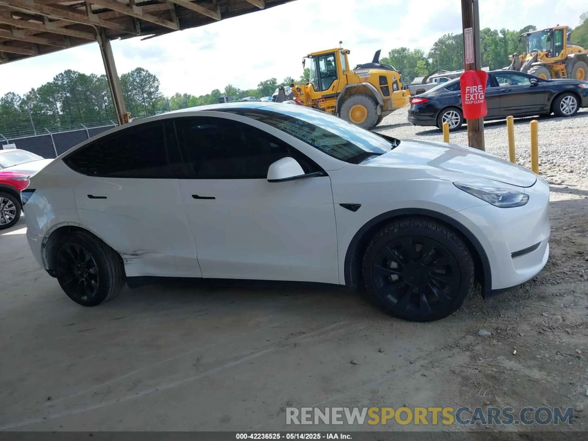 14 Photograph of a damaged car 7SAYGDEE9PA155071 TESLA MODEL Y 2023