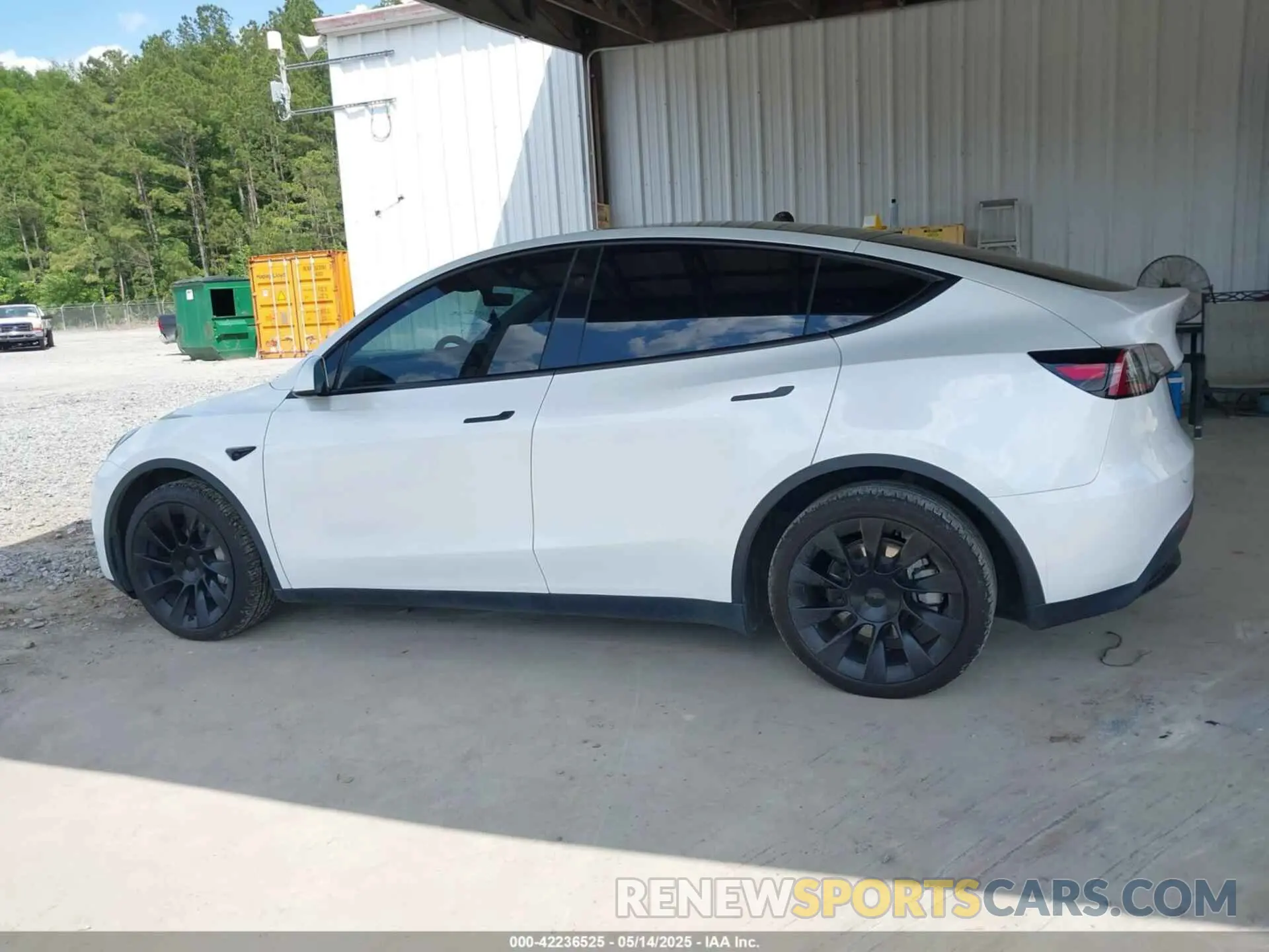 15 Photograph of a damaged car 7SAYGDEE9PA155071 TESLA MODEL Y 2023