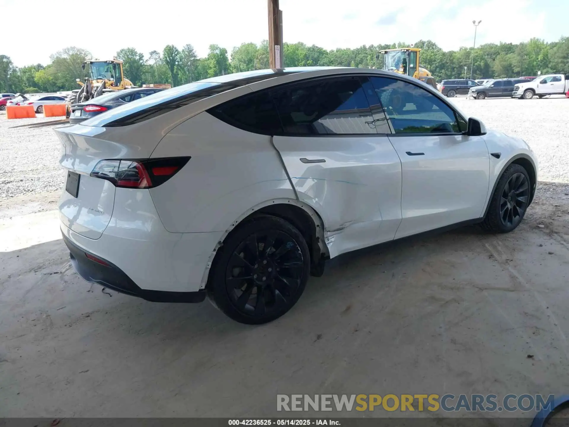 4 Photograph of a damaged car 7SAYGDEE9PA155071 TESLA MODEL Y 2023