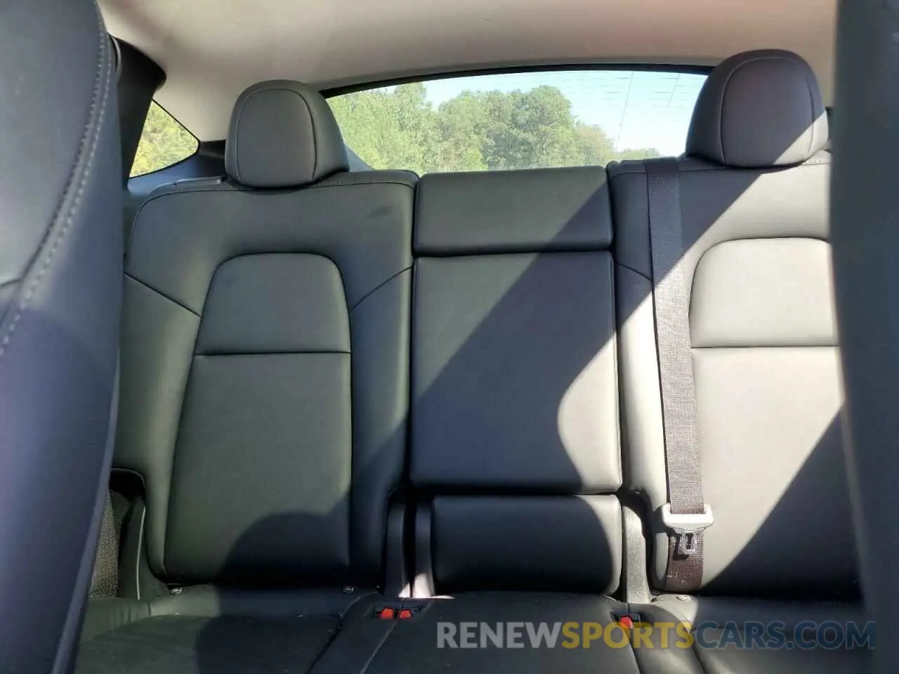 10 Photograph of a damaged car 7SAYGDEE9PA178219 TESLA MODEL Y 2023