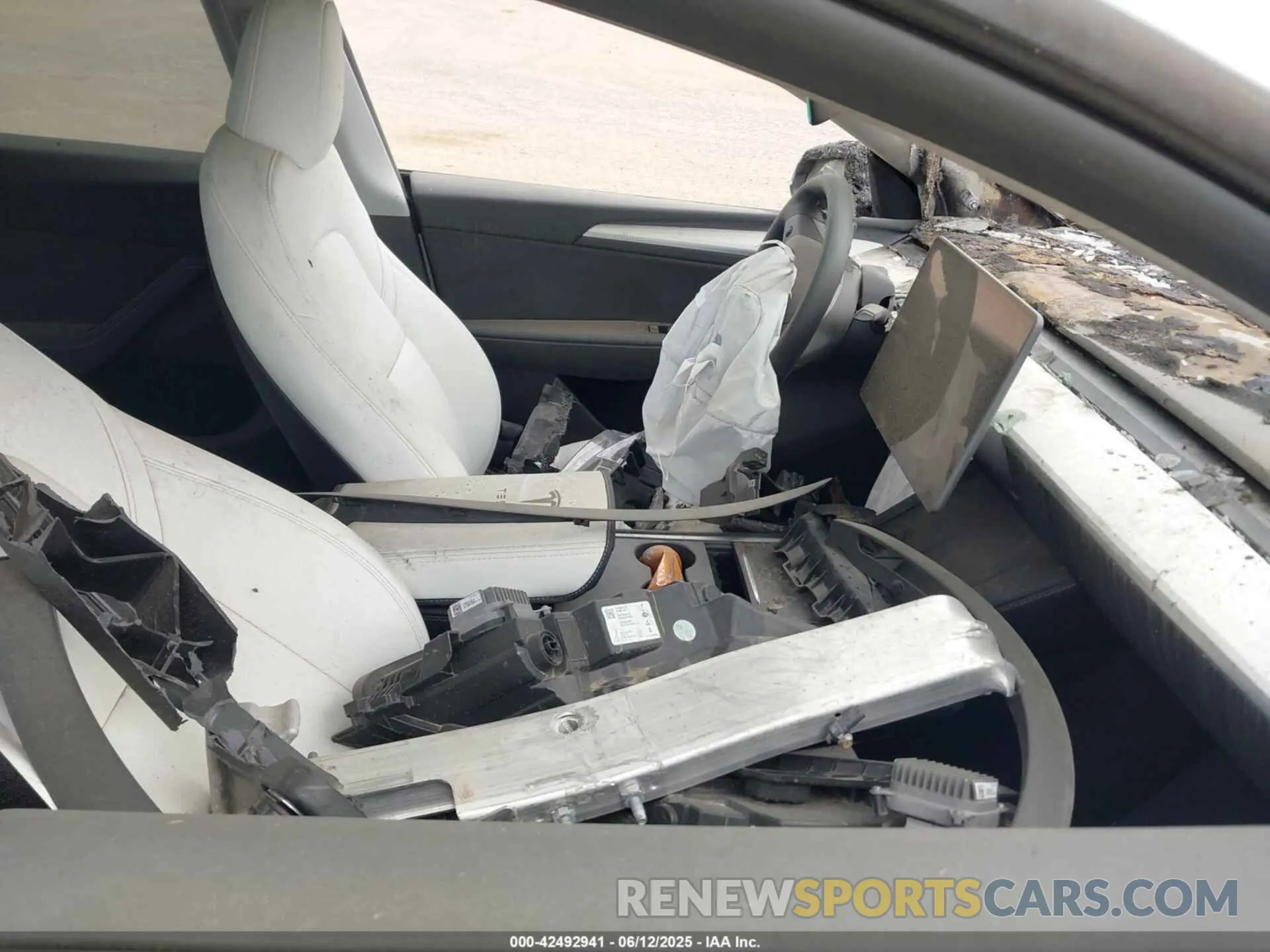 5 Photograph of a damaged car 7SAYGDEE9PA193528 TESLA MODEL Y 2023