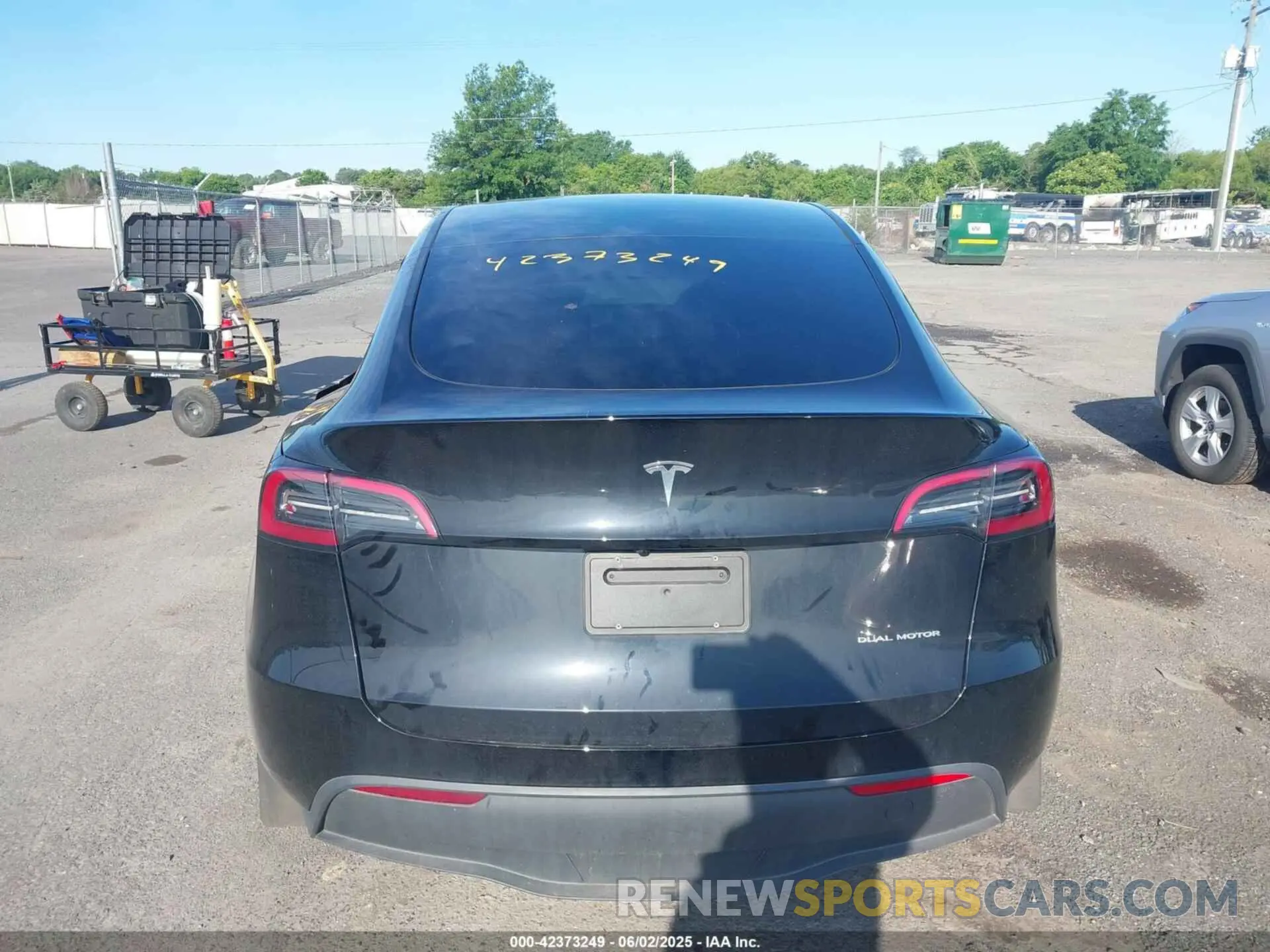 16 Photograph of a damaged car 7SAYGDEE9PA198258 TESLA MODEL Y 2023