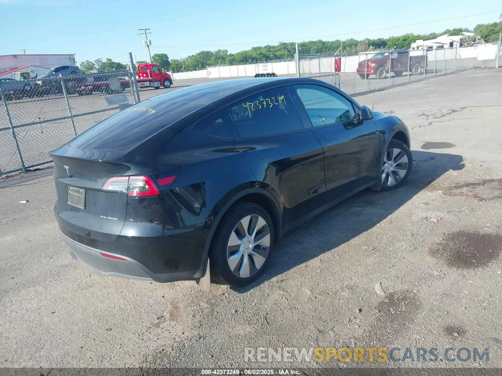 4 Photograph of a damaged car 7SAYGDEE9PA198258 TESLA MODEL Y 2023