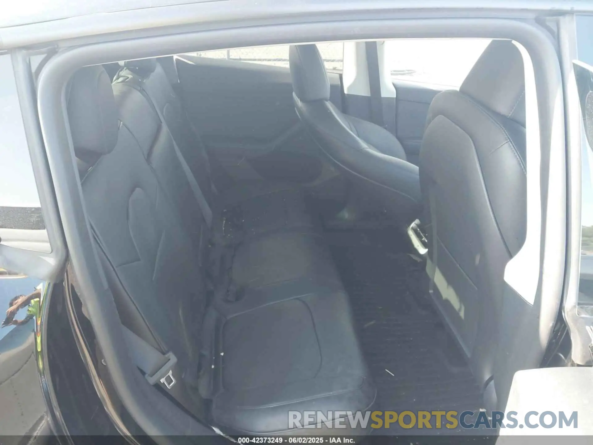 8 Photograph of a damaged car 7SAYGDEE9PA198258 TESLA MODEL Y 2023