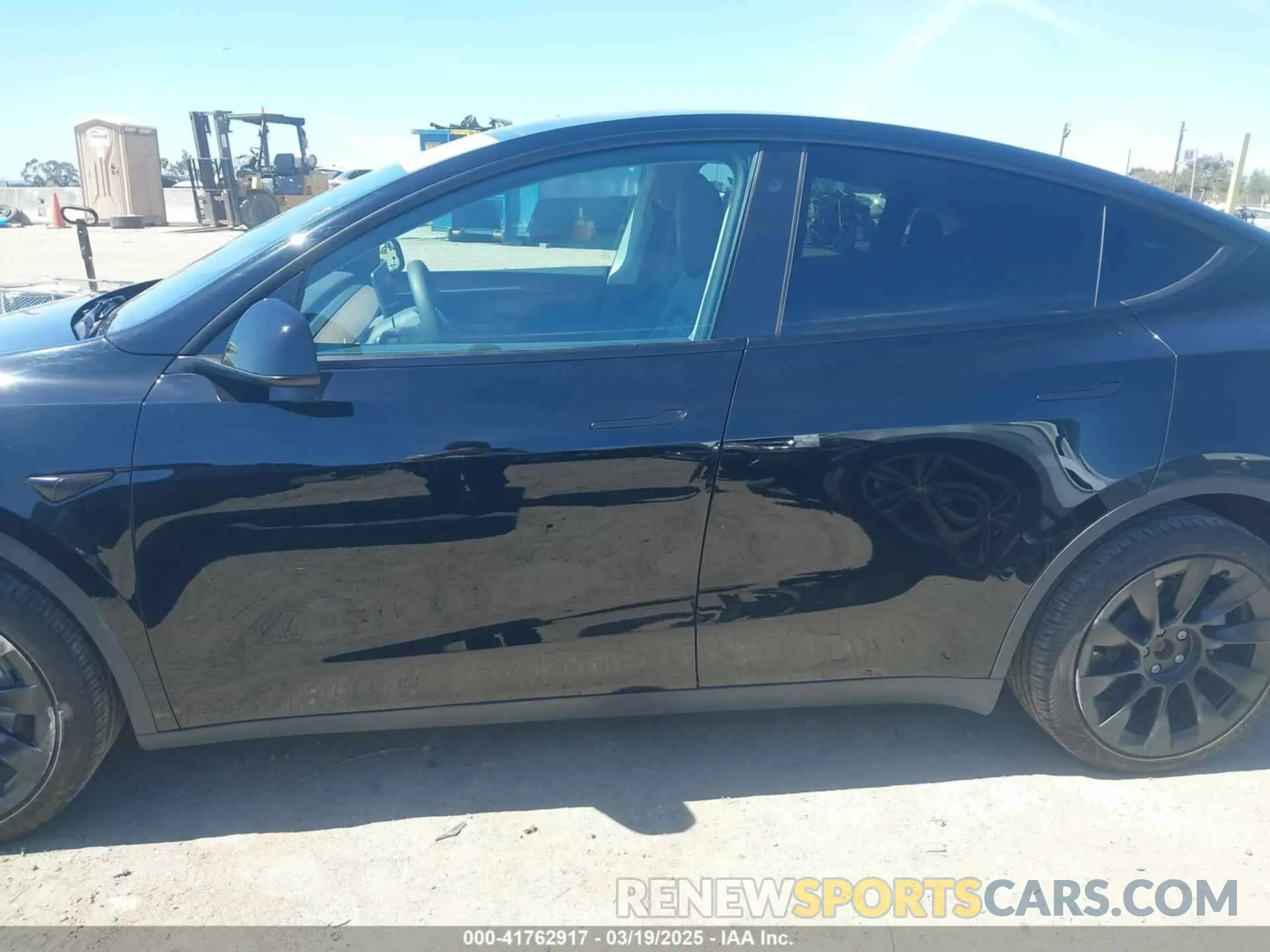 14 Photograph of a damaged car 7SAYGDEE9PF591096 TESLA MODEL Y 2023