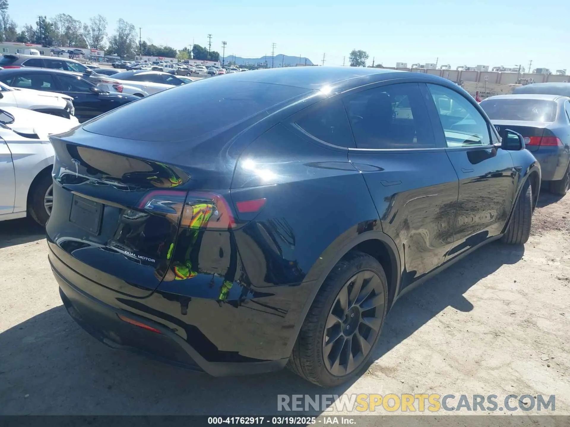 4 Photograph of a damaged car 7SAYGDEE9PF591096 TESLA MODEL Y 2023