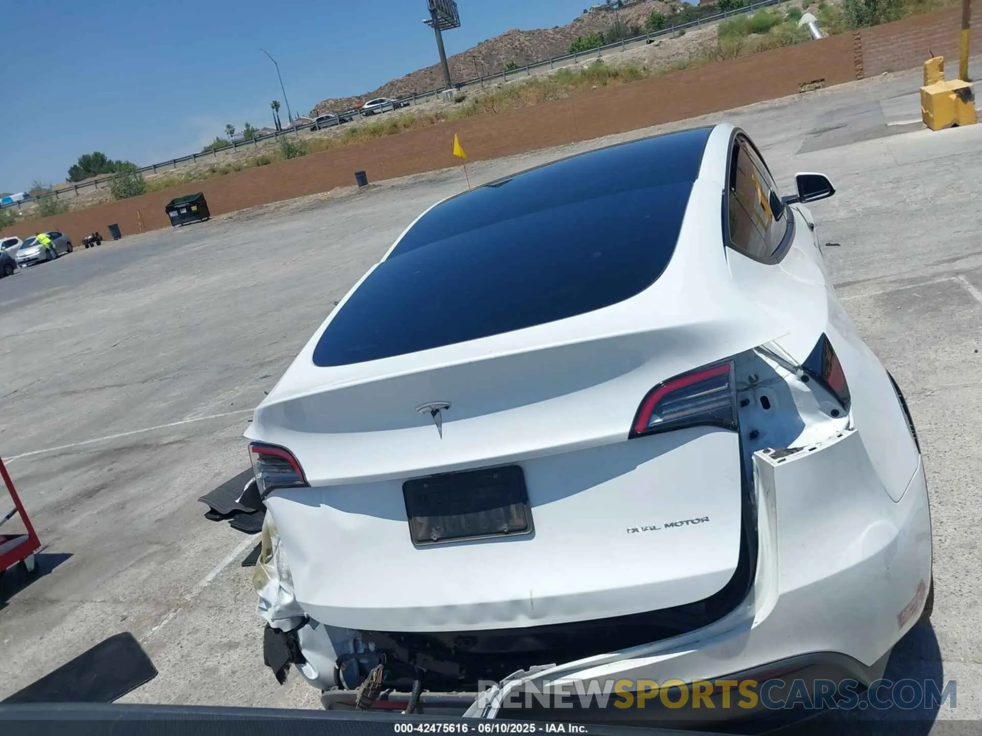 16 Photograph of a damaged car 7SAYGDEE9PF598470 TESLA MODEL Y 2023