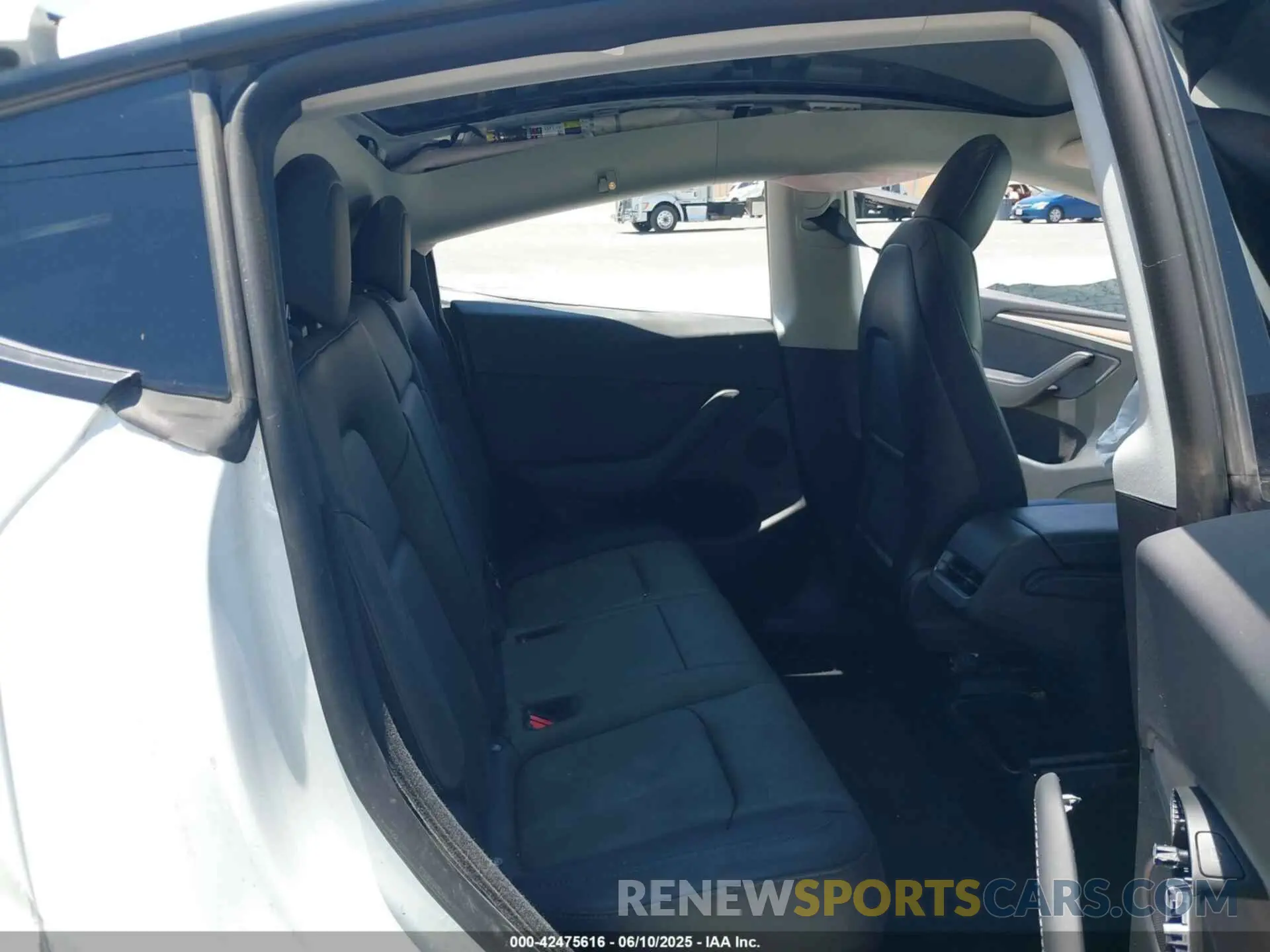 8 Photograph of a damaged car 7SAYGDEE9PF598470 TESLA MODEL Y 2023
