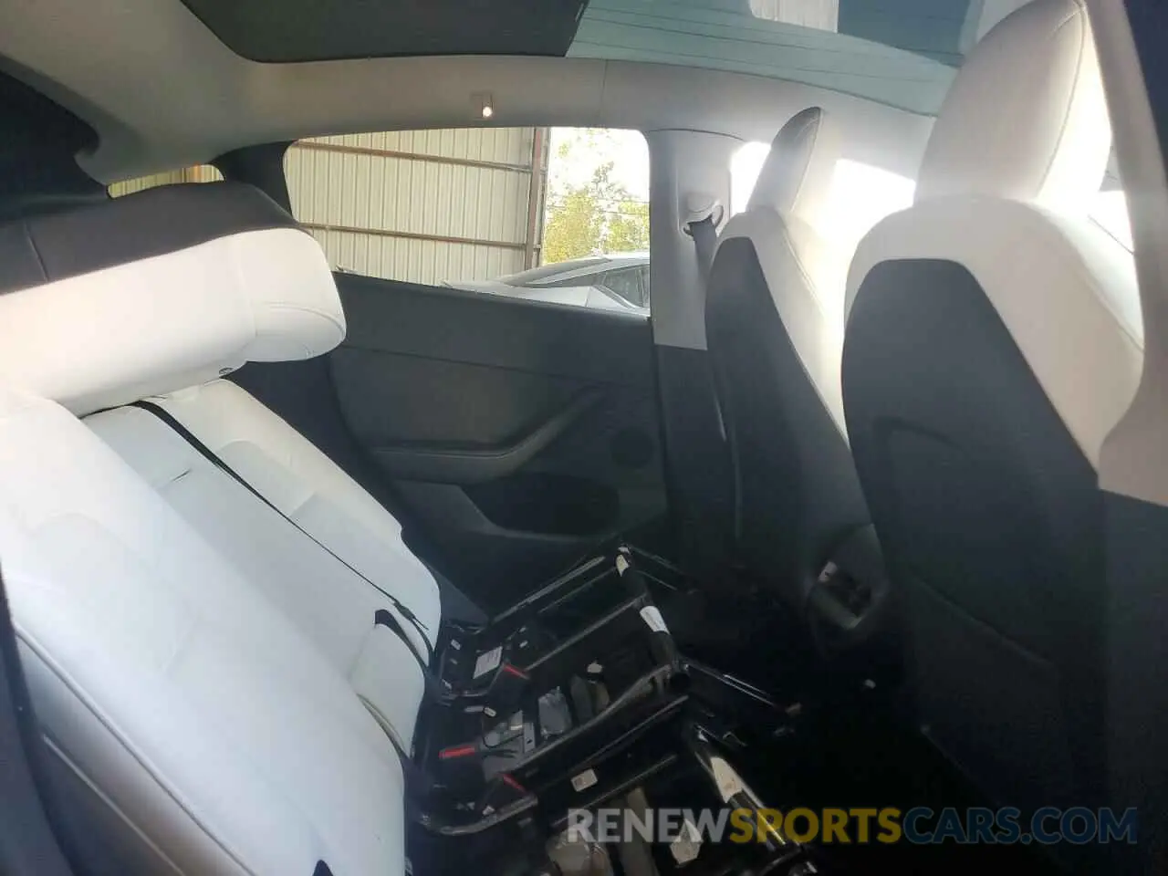 10 Photograph of a damaged car 7SAYGDEE9PF605403 TESLA MODEL Y 2023