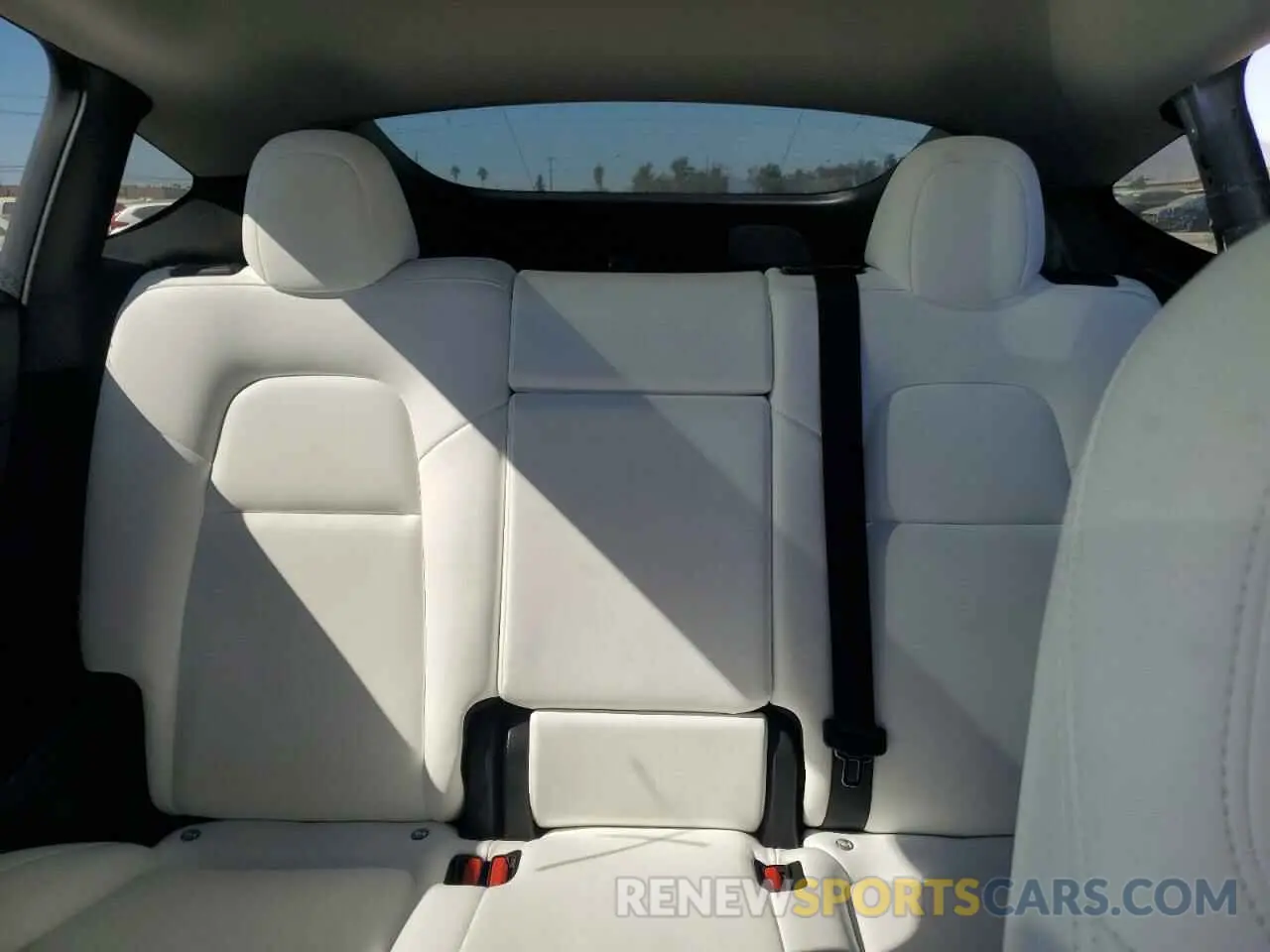 10 Photograph of a damaged car 7SAYGDEE9PF608303 TESLA MODEL Y 2023