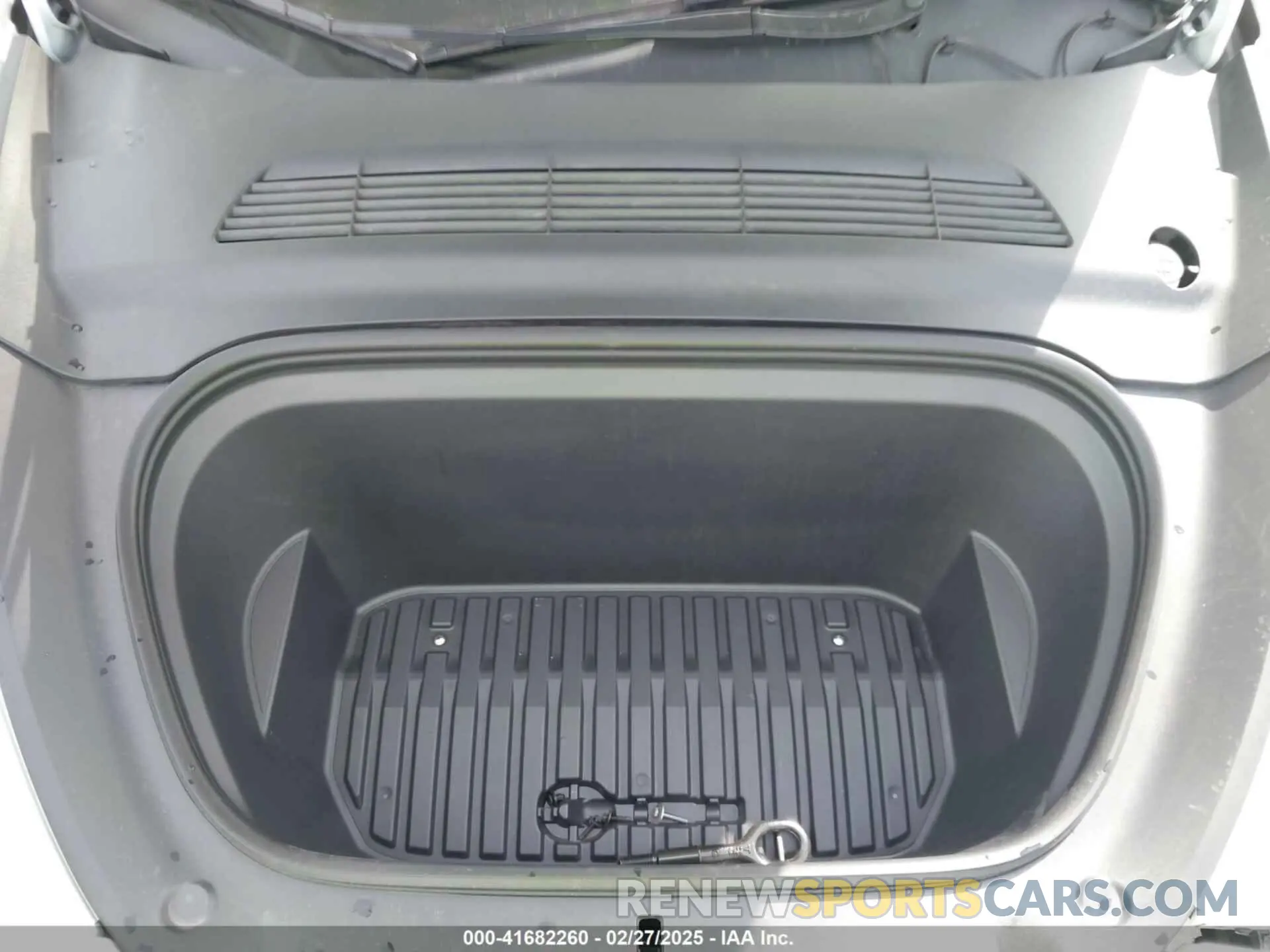 10 Photograph of a damaged car 7SAYGDEE9PF609824 TESLA MODEL Y 2023