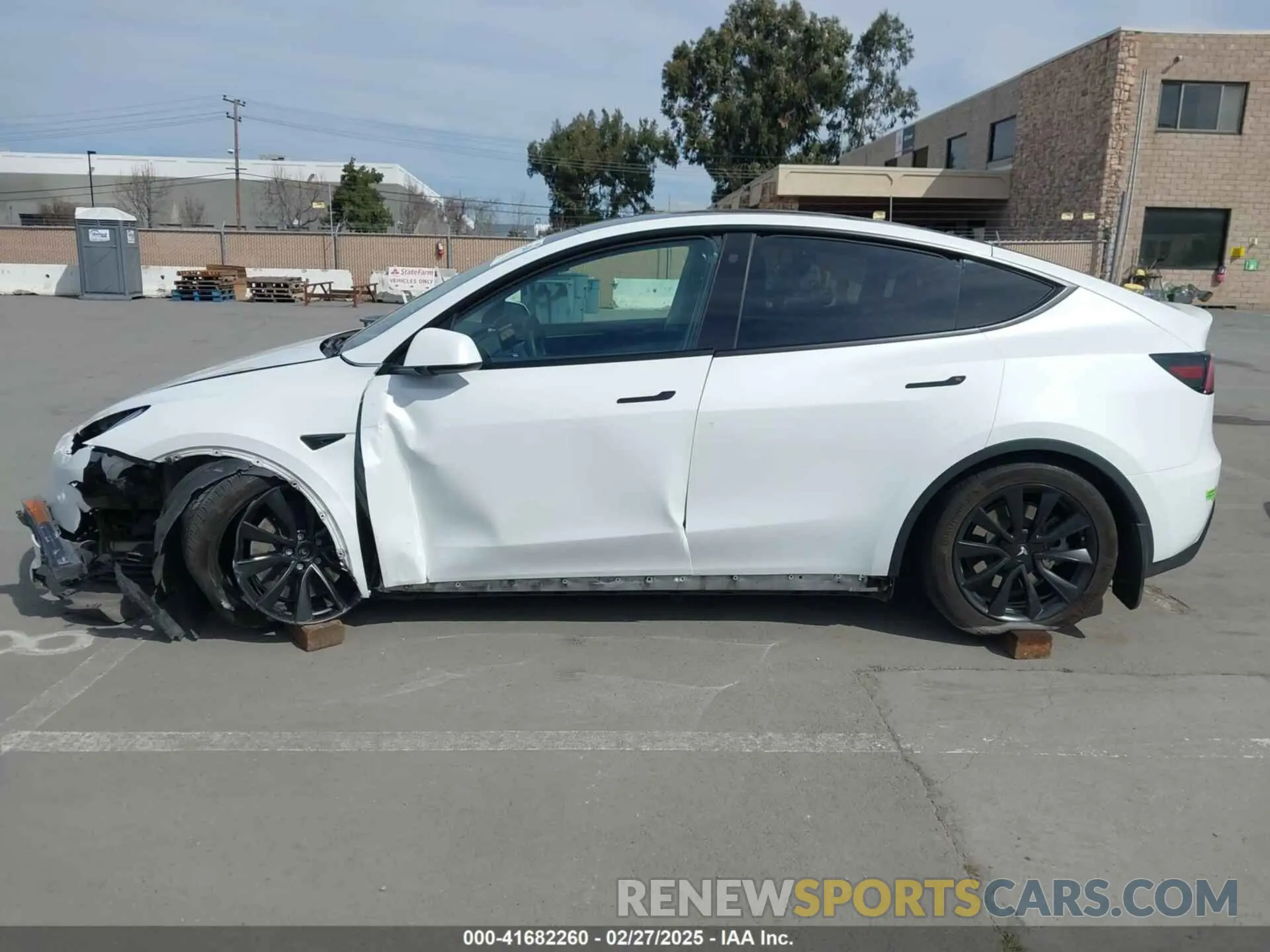 14 Photograph of a damaged car 7SAYGDEE9PF609824 TESLA MODEL Y 2023