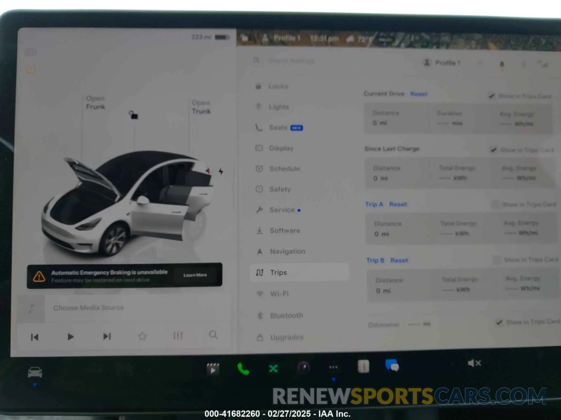 18 Photograph of a damaged car 7SAYGDEE9PF609824 TESLA MODEL Y 2023