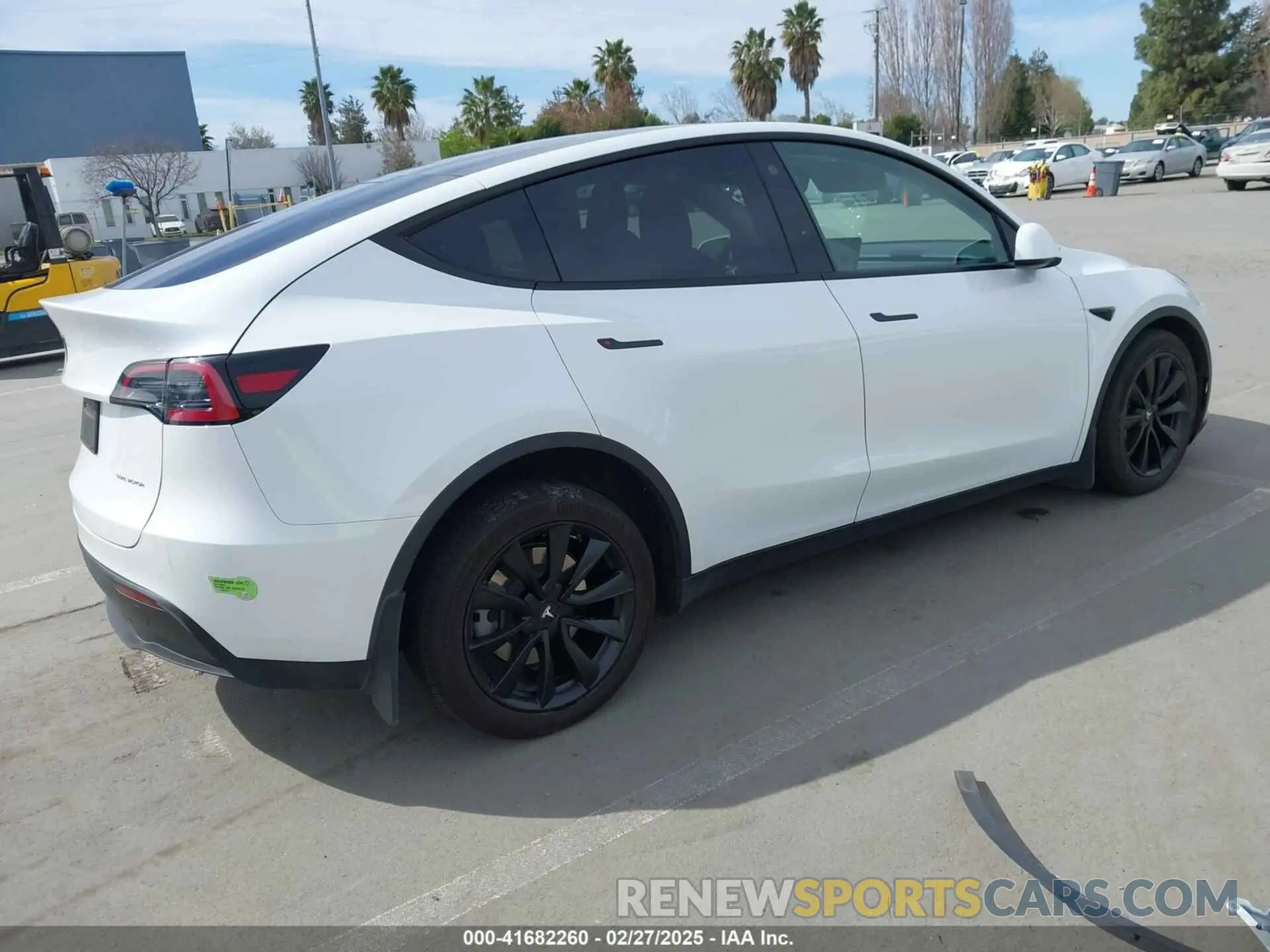4 Photograph of a damaged car 7SAYGDEE9PF609824 TESLA MODEL Y 2023
