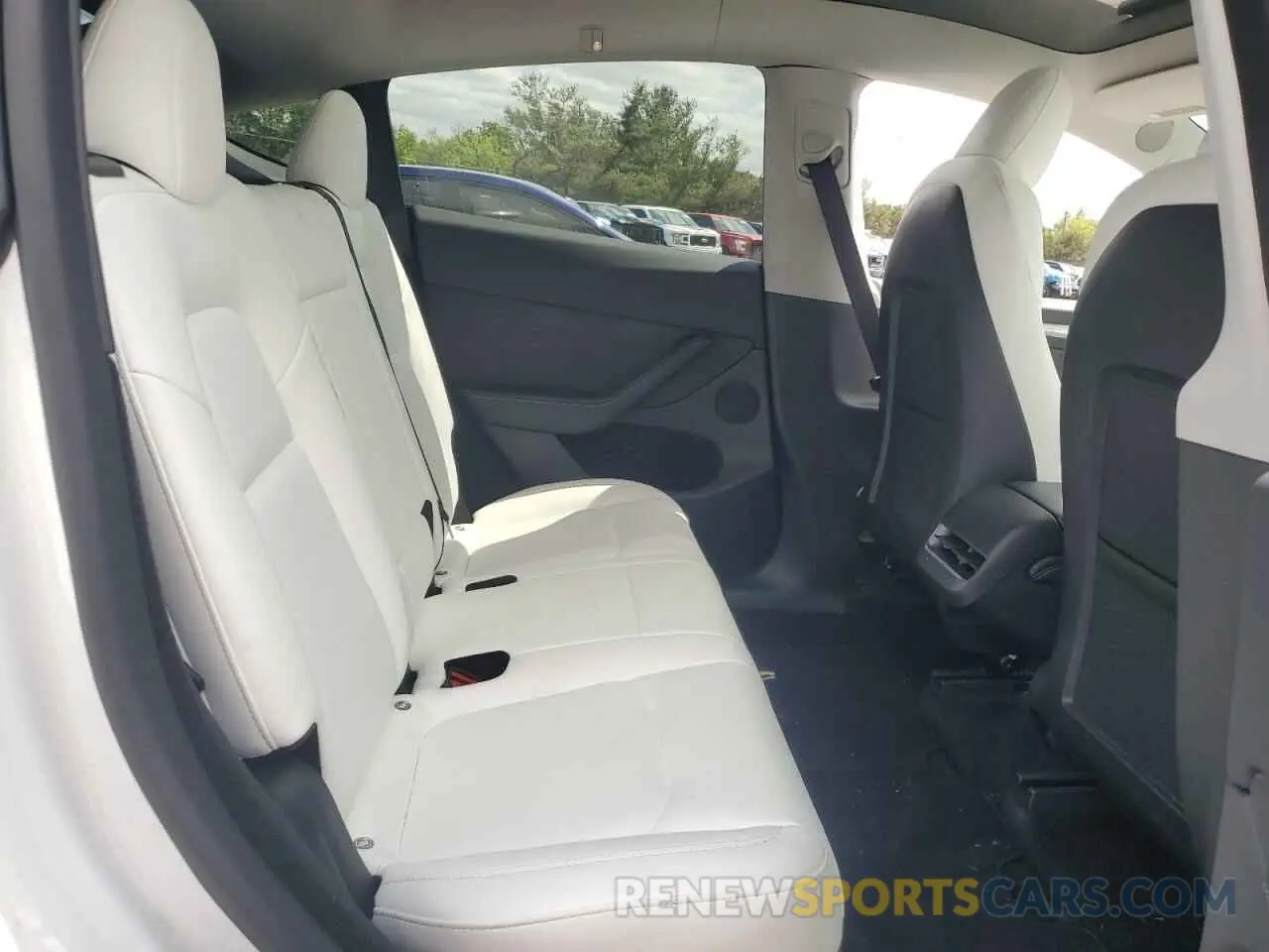 10 Photograph of a damaged car 7SAYGDEE9PF618796 TESLA MODEL Y 2023