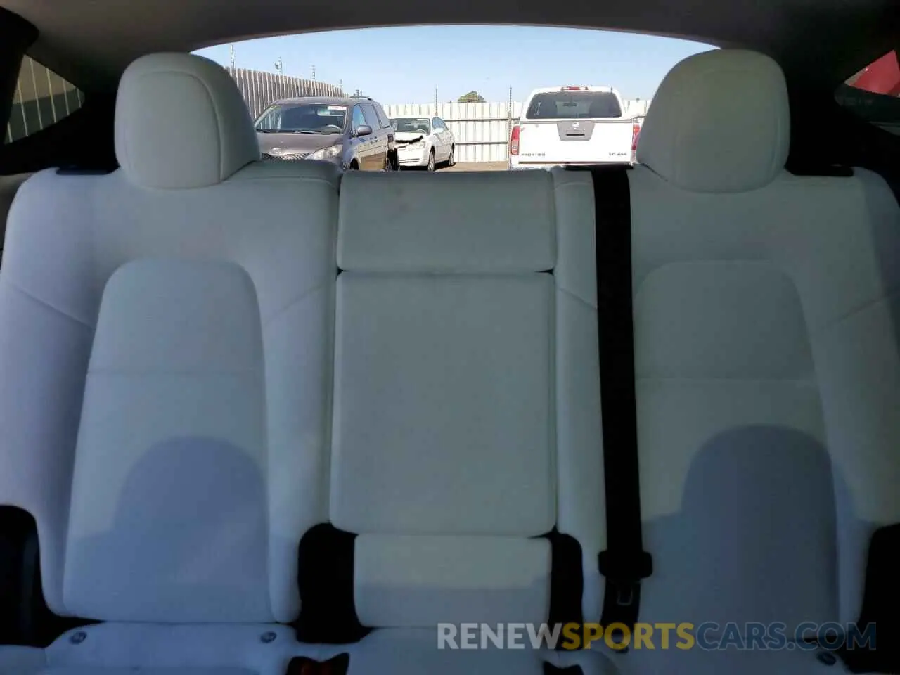10 Photograph of a damaged car 7SAYGDEE9PF628437 TESLA MODEL Y 2023