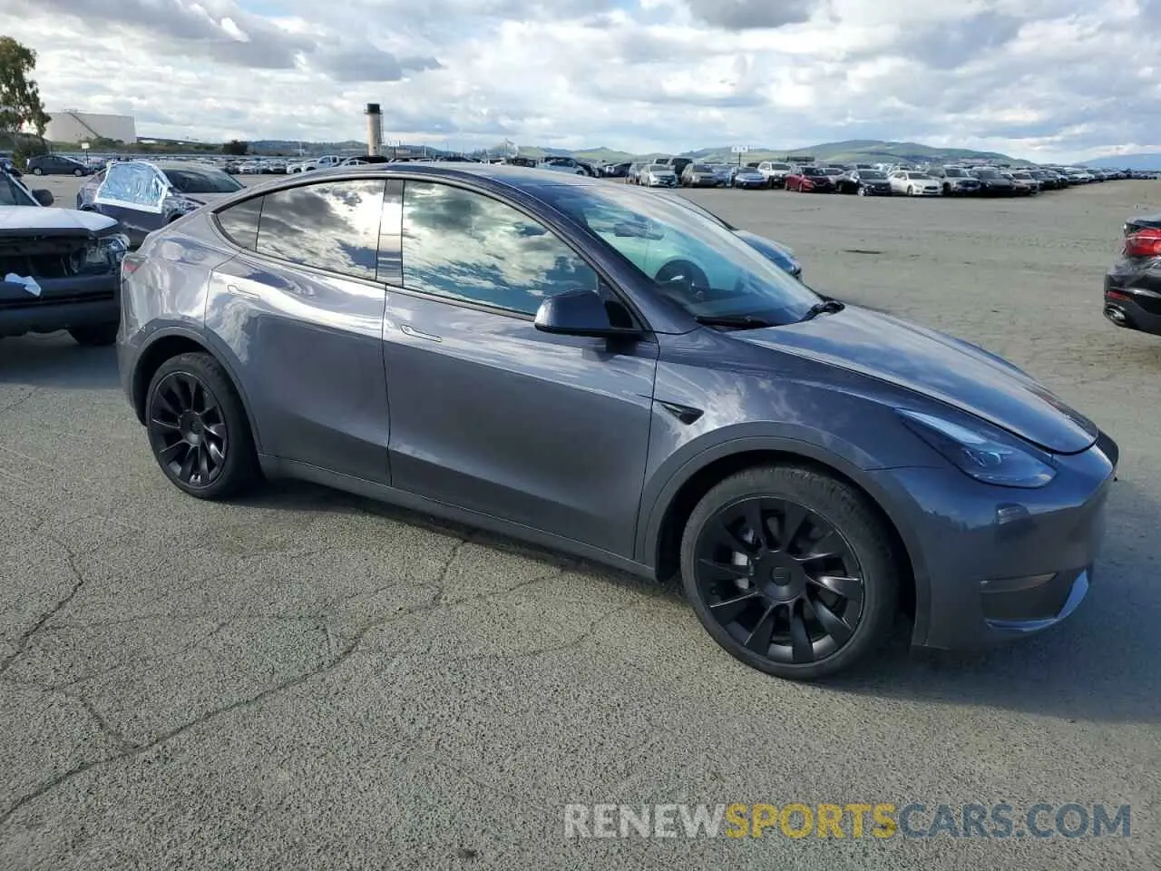 4 Photograph of a damaged car 7SAYGDEE9PF638742 TESLA MODEL Y 2023