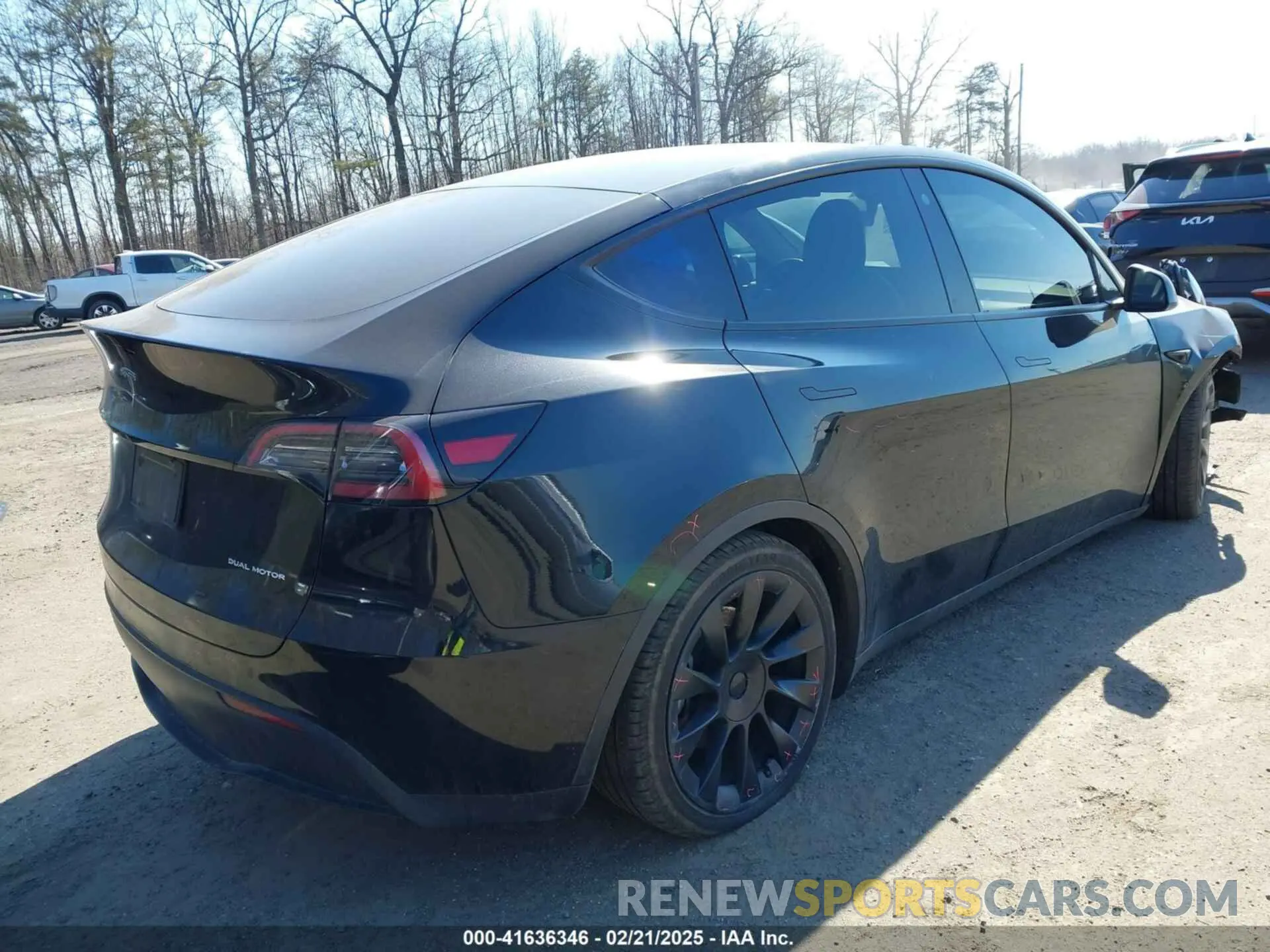 4 Photograph of a damaged car 7SAYGDEE9PF639969 TESLA MODEL Y 2023