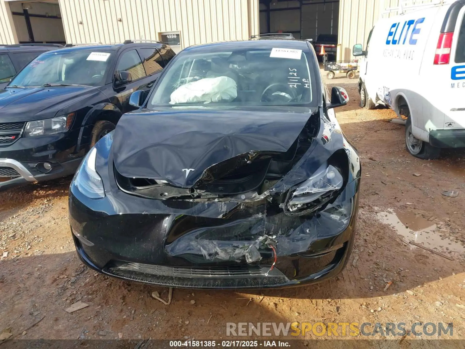 11 Photograph of a damaged car 7SAYGDEE9PF662720 TESLA MODEL Y 2023