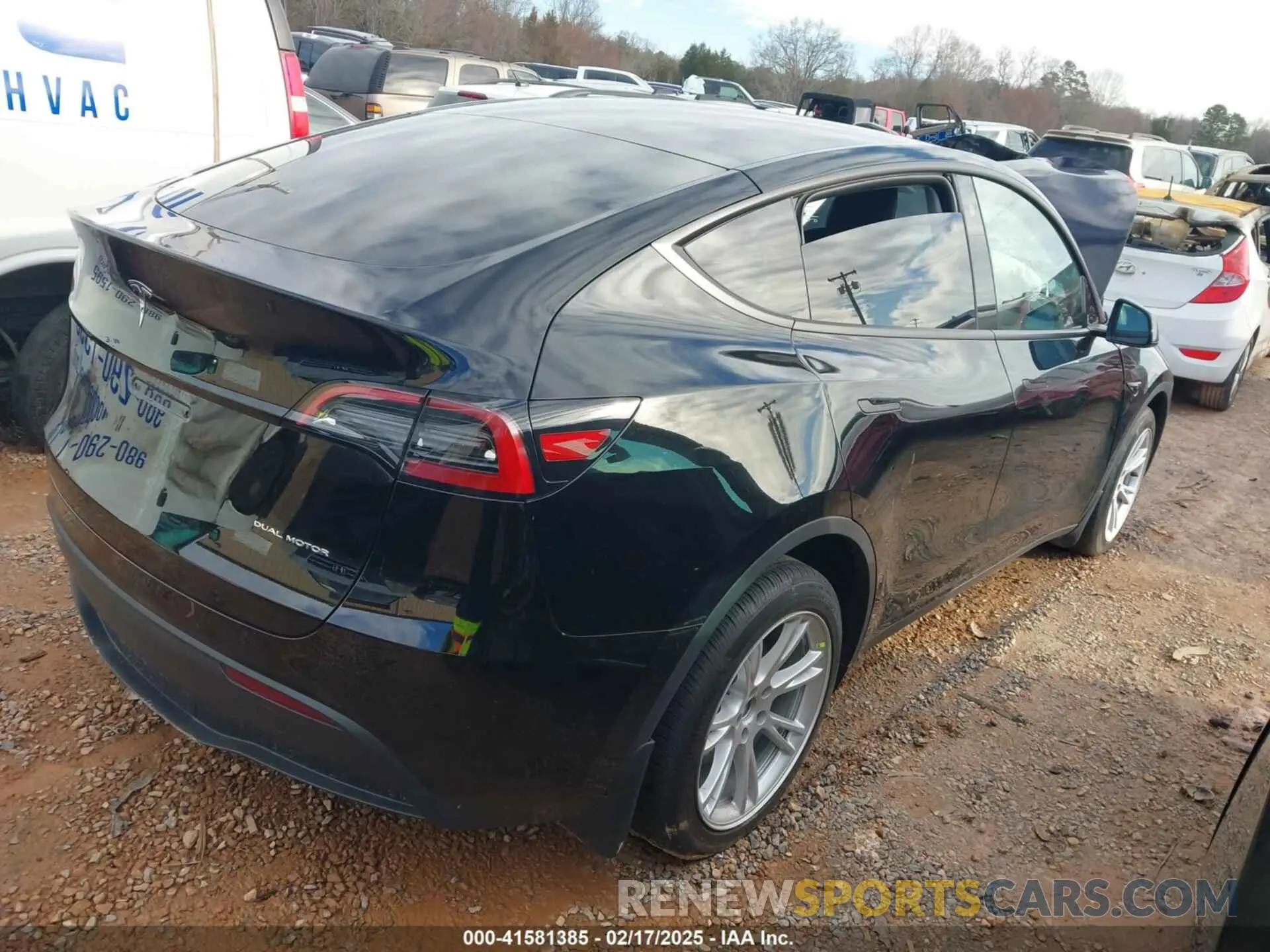 4 Photograph of a damaged car 7SAYGDEE9PF662720 TESLA MODEL Y 2023