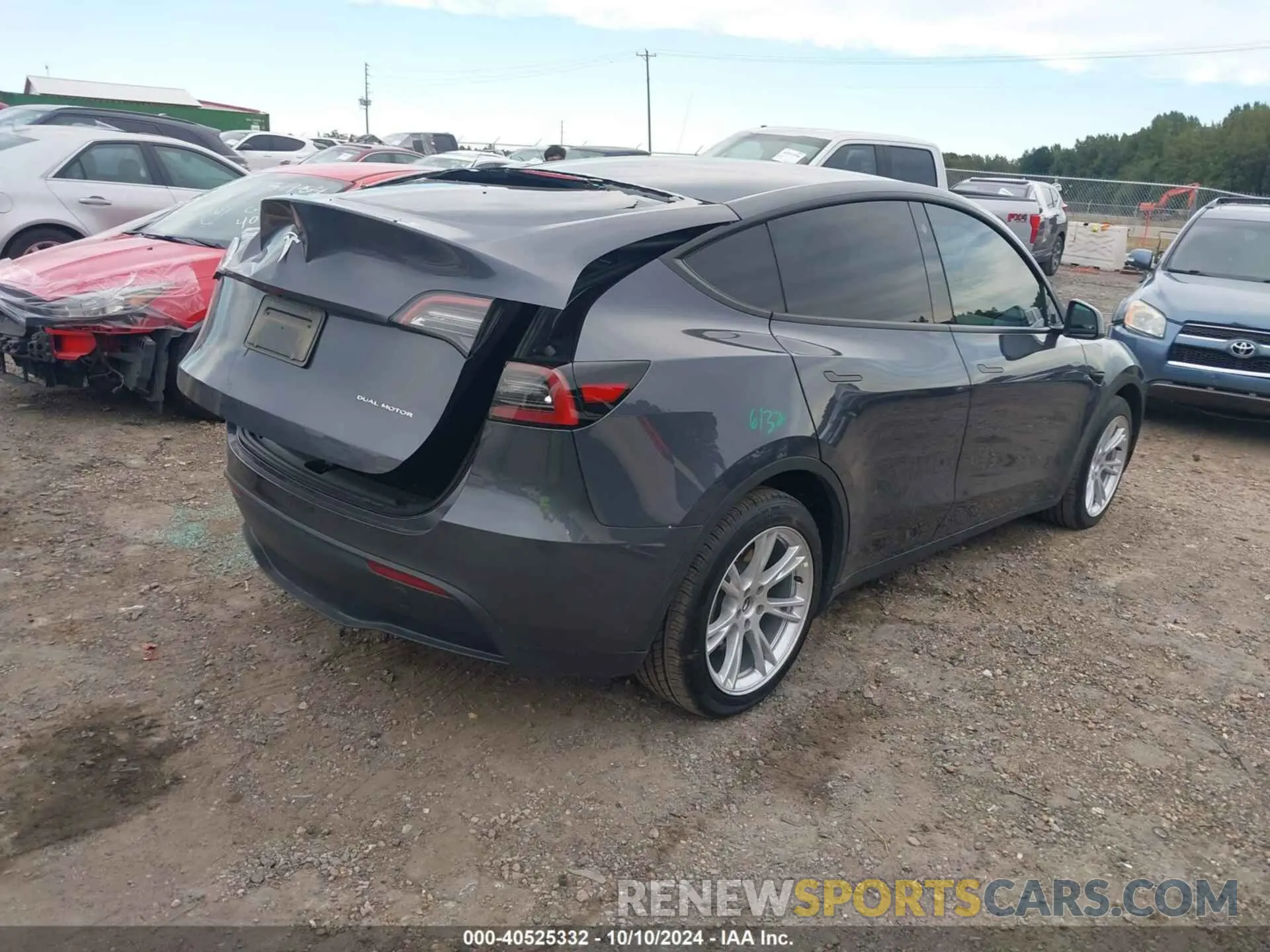 4 Photograph of a damaged car 7SAYGDEE9PF663902 TESLA MODEL Y 2023