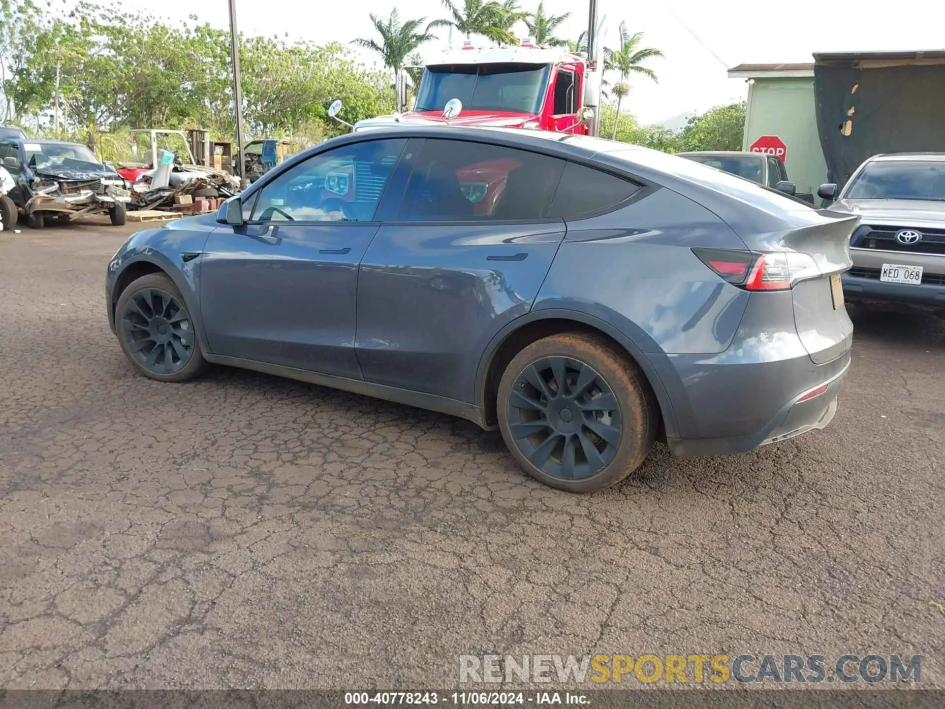 3 Photograph of a damaged car 7SAYGDEE9PF698097 TESLA MODEL Y 2023