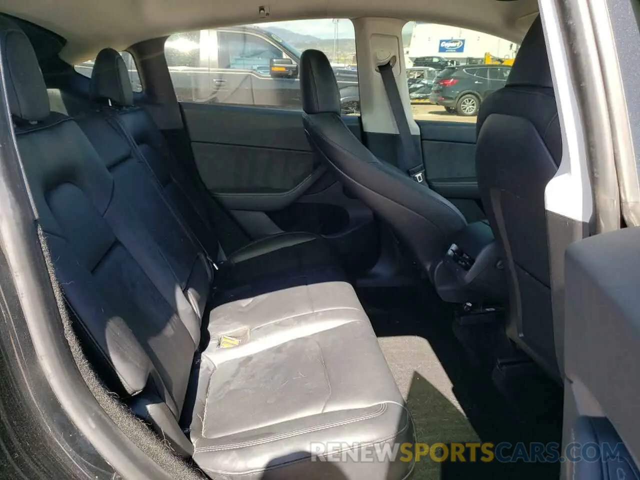 10 Photograph of a damaged car 7SAYGDEE9PF699184 TESLA MODEL Y 2023