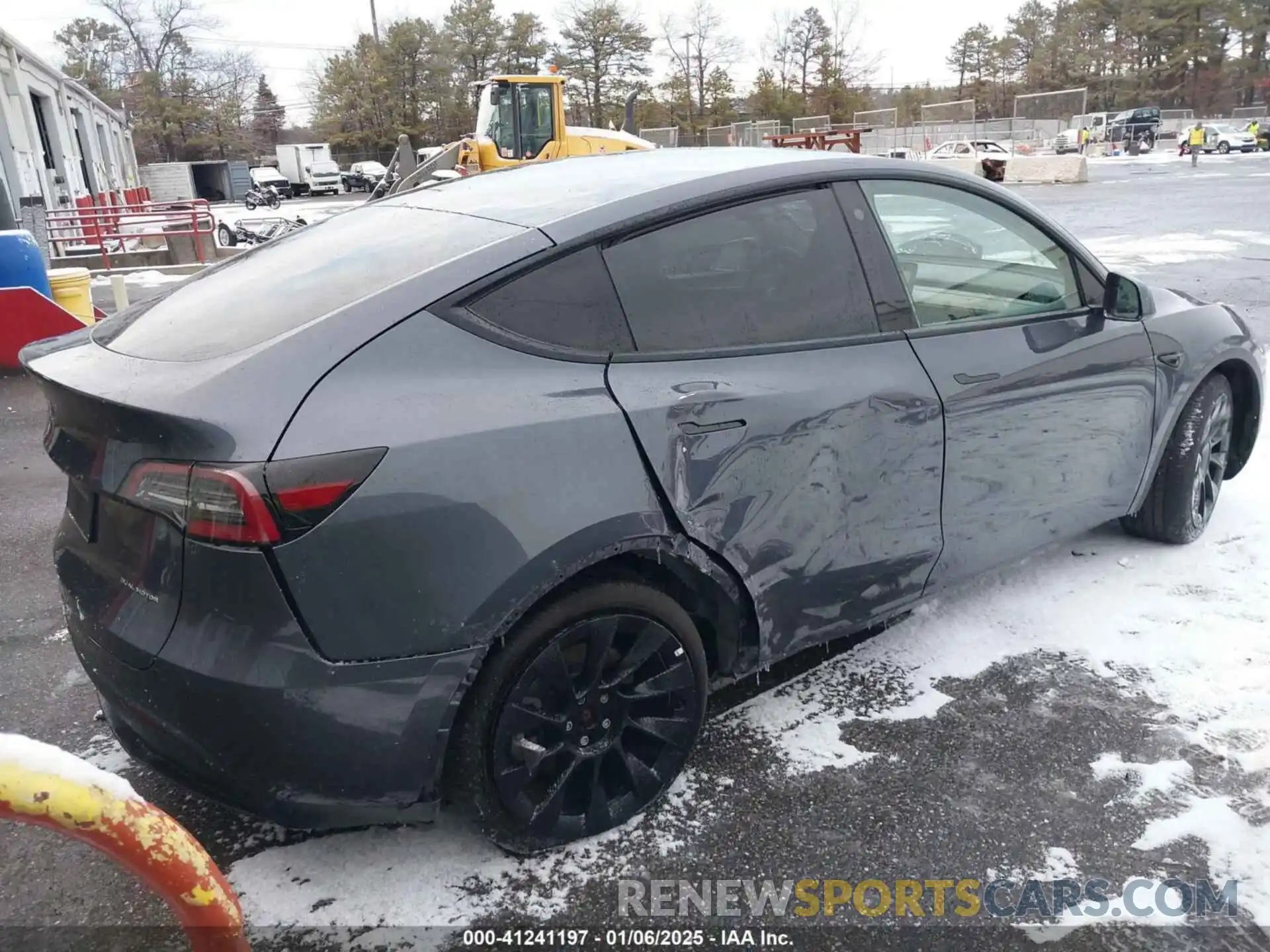 4 Photograph of a damaged car 7SAYGDEE9PF756581 TESLA MODEL Y 2023