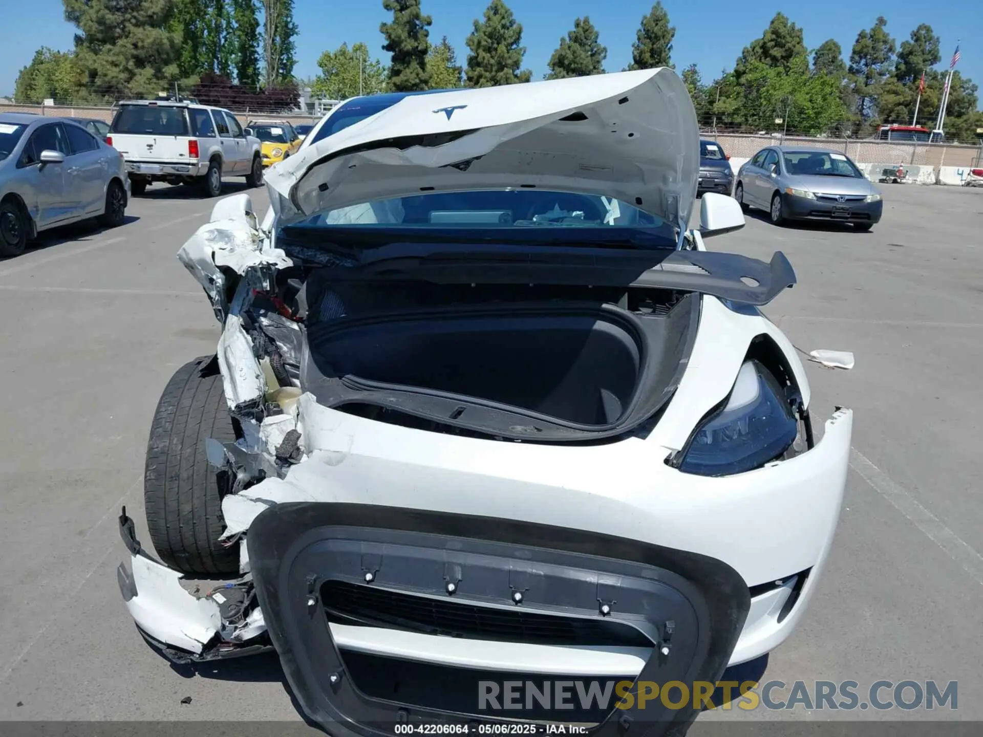 10 Photograph of a damaged car 7SAYGDEE9PF811580 TESLA MODEL Y 2023