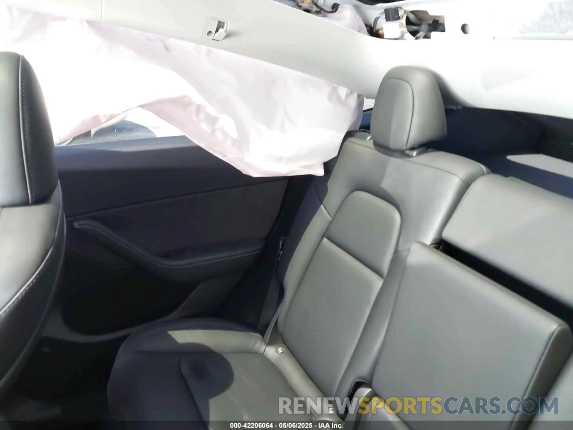 8 Photograph of a damaged car 7SAYGDEE9PF811580 TESLA MODEL Y 2023