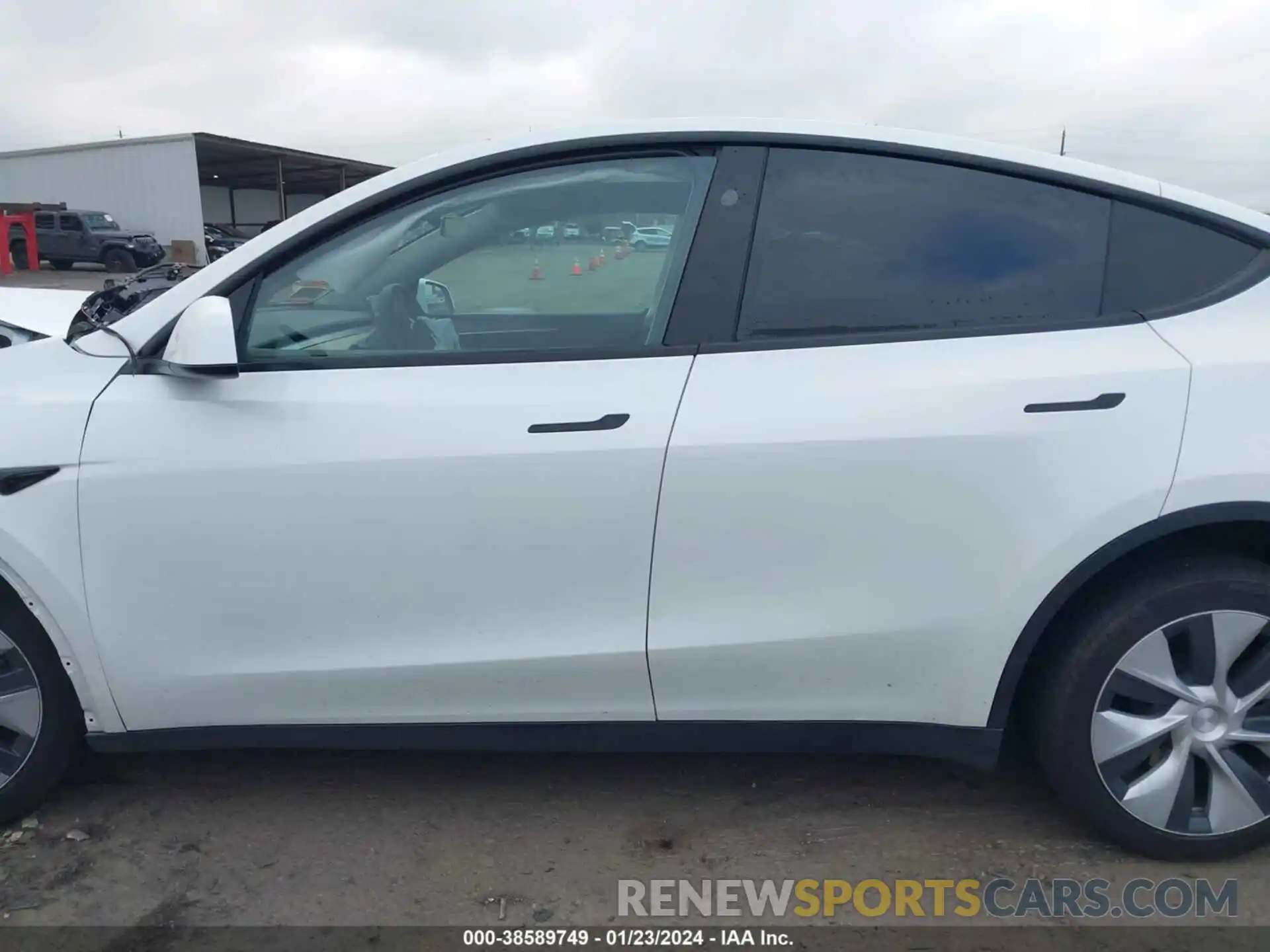 15 Photograph of a damaged car 7SAYGDEE9PF813085 TESLA MODEL Y 2023